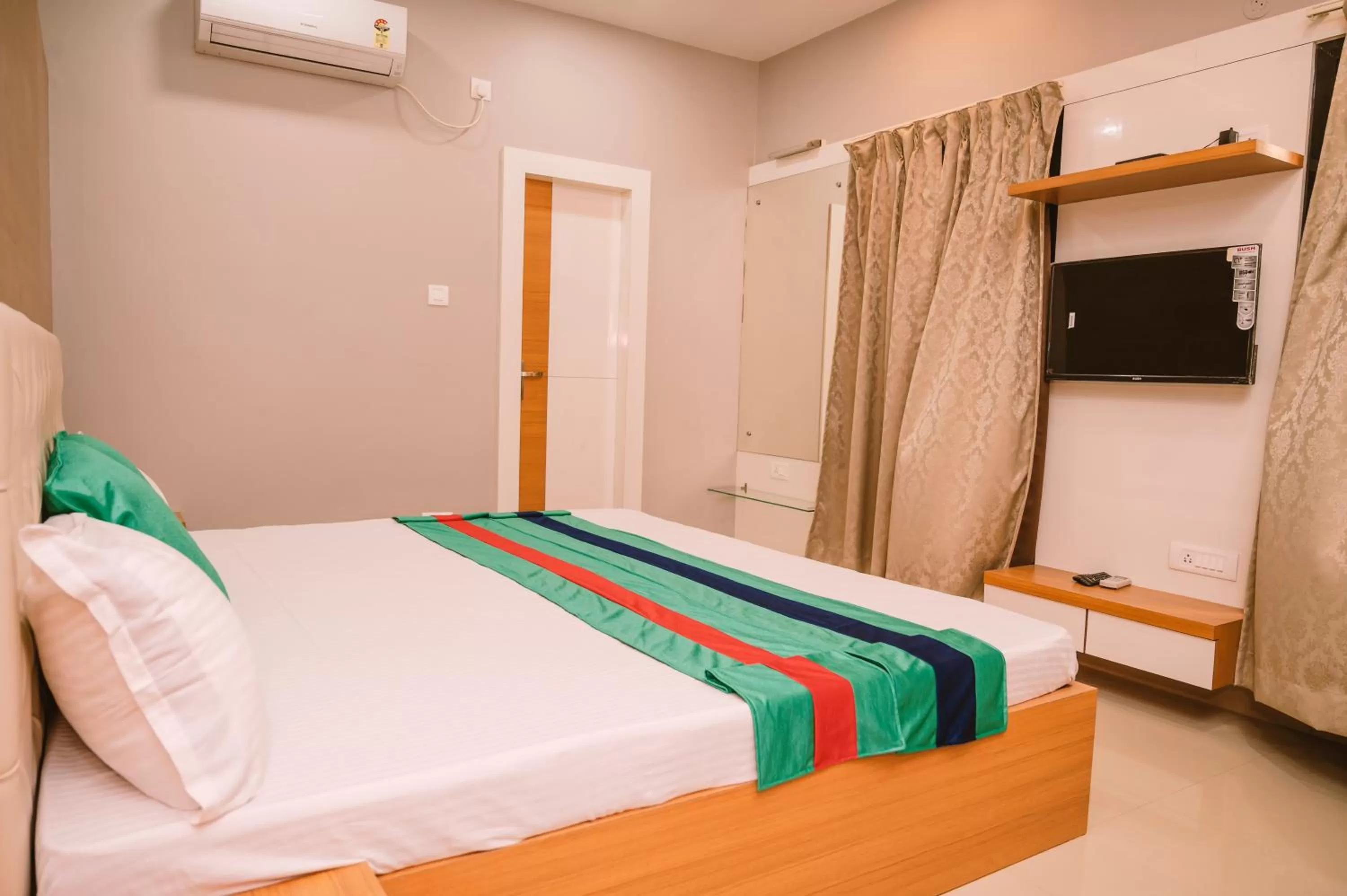 Bedroom, Bed in Hotel Green Apple