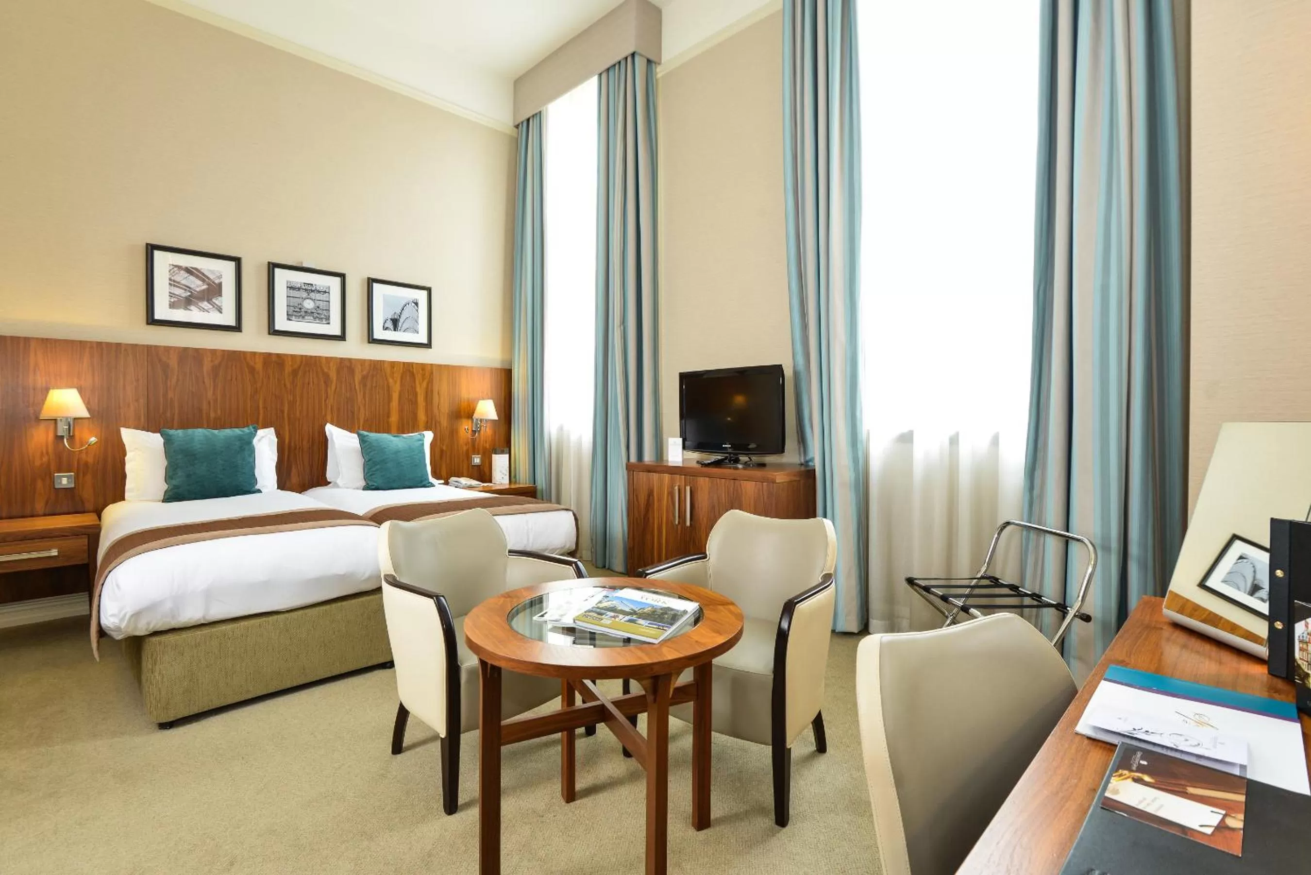 Photo of the whole room, Bed in The Grand, York