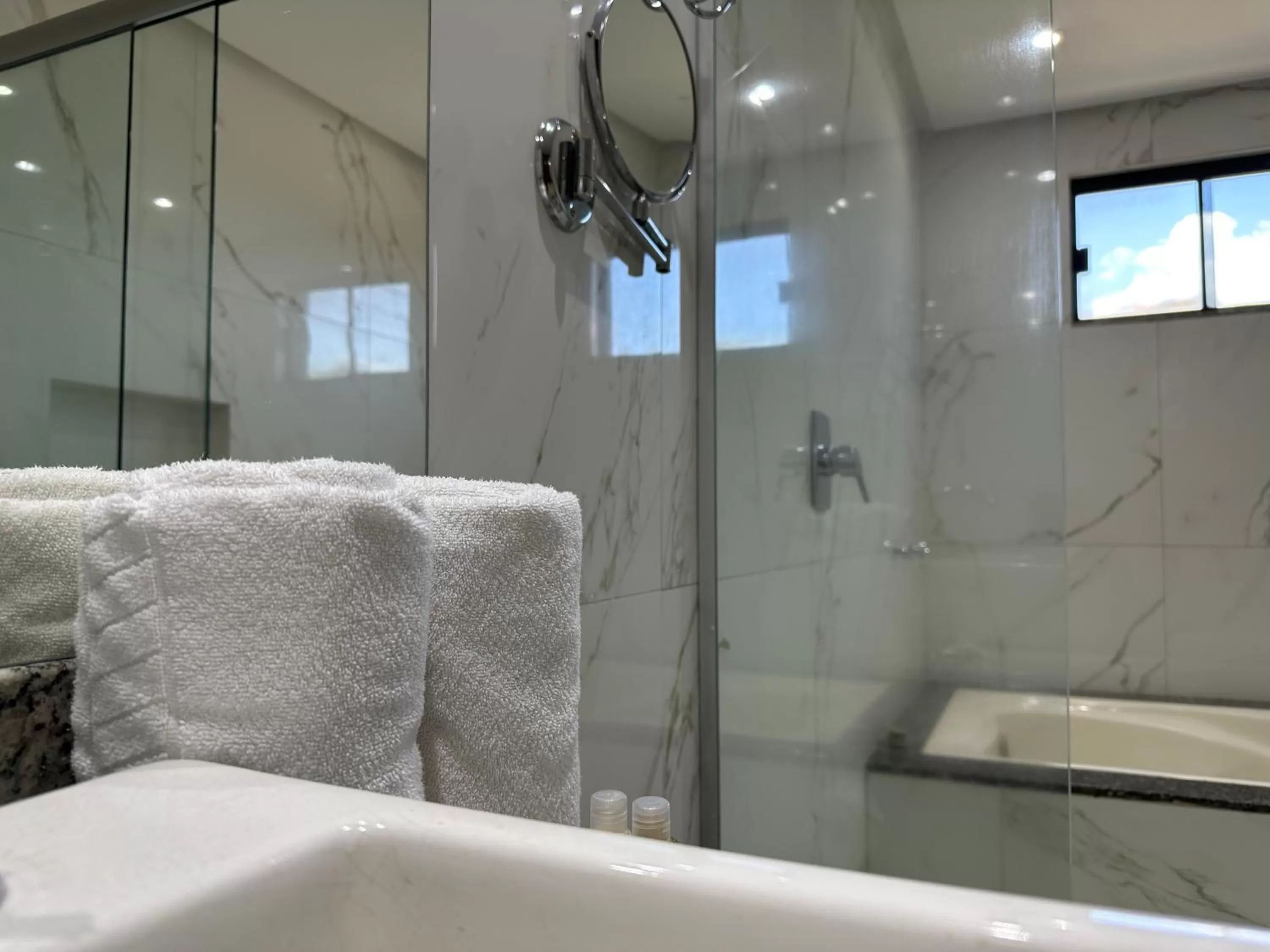 Shower in Atrium Confort Hotels