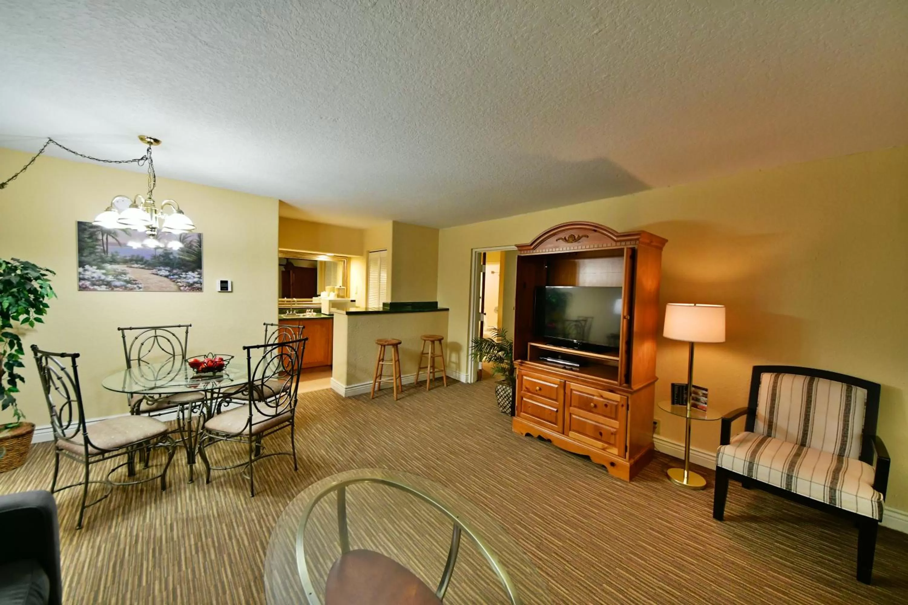 Dining area in Ramada by Wyndham Jacksonville Hotel & Conference Center
