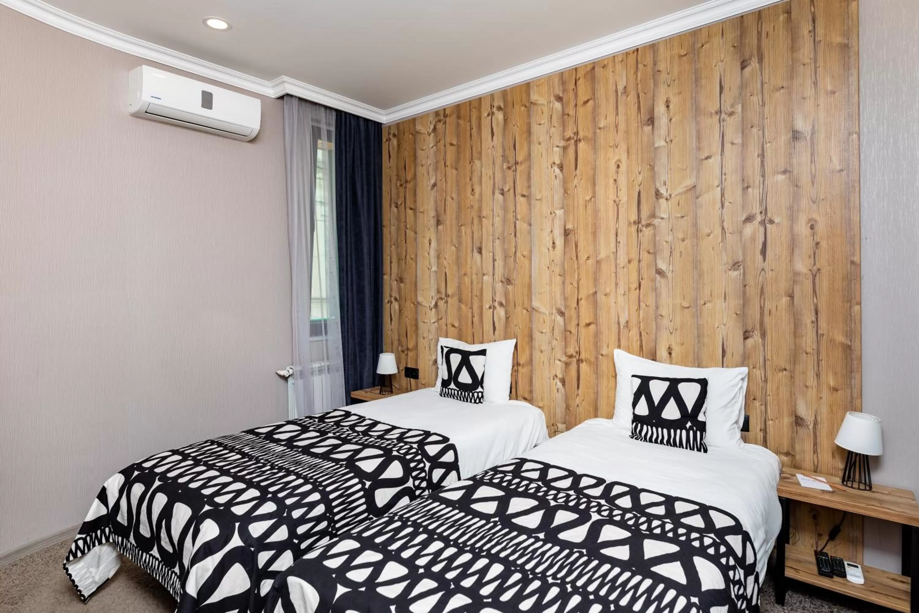 Bed in Old Side Corner