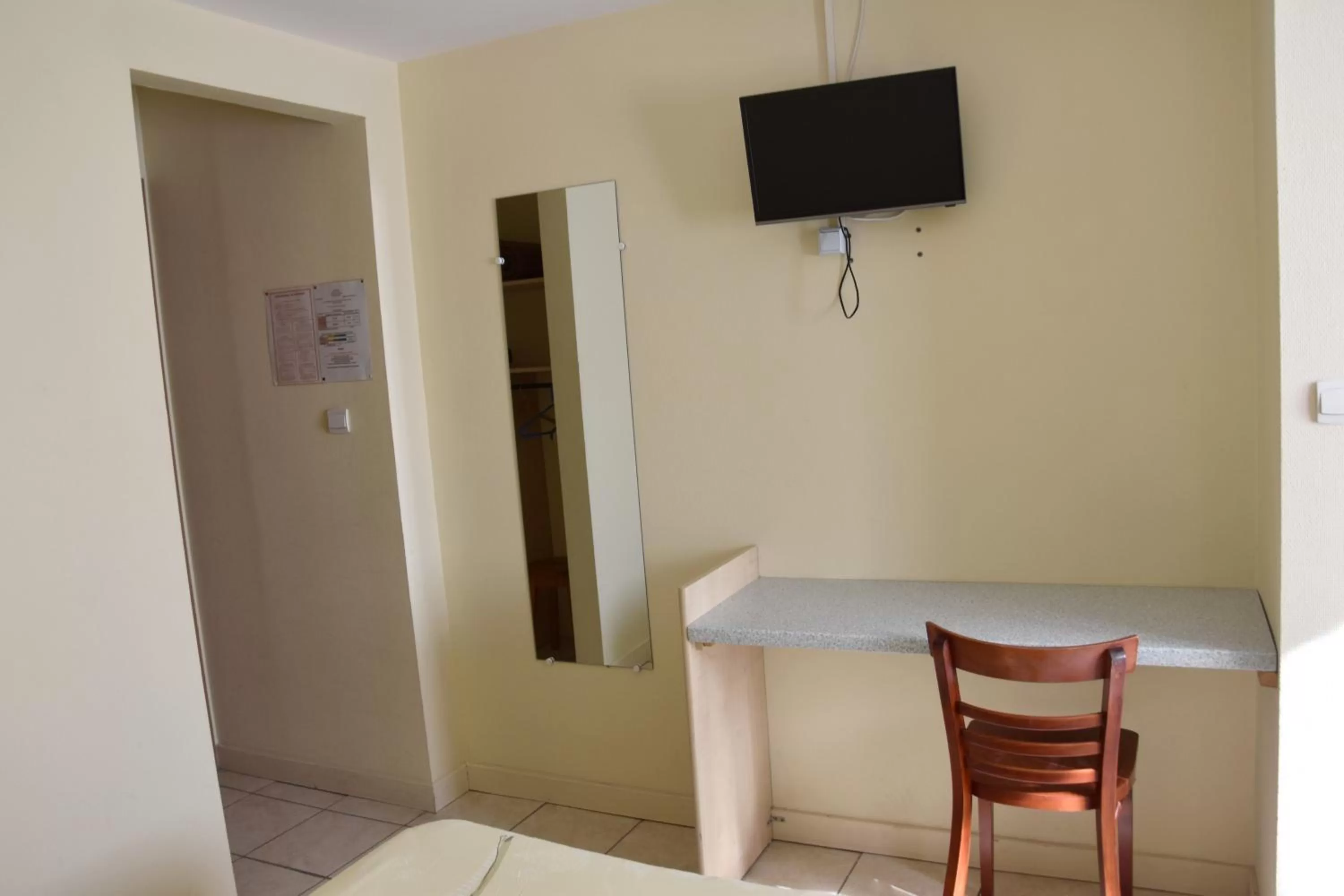 TV and multimedia in Hotel Gai Relais