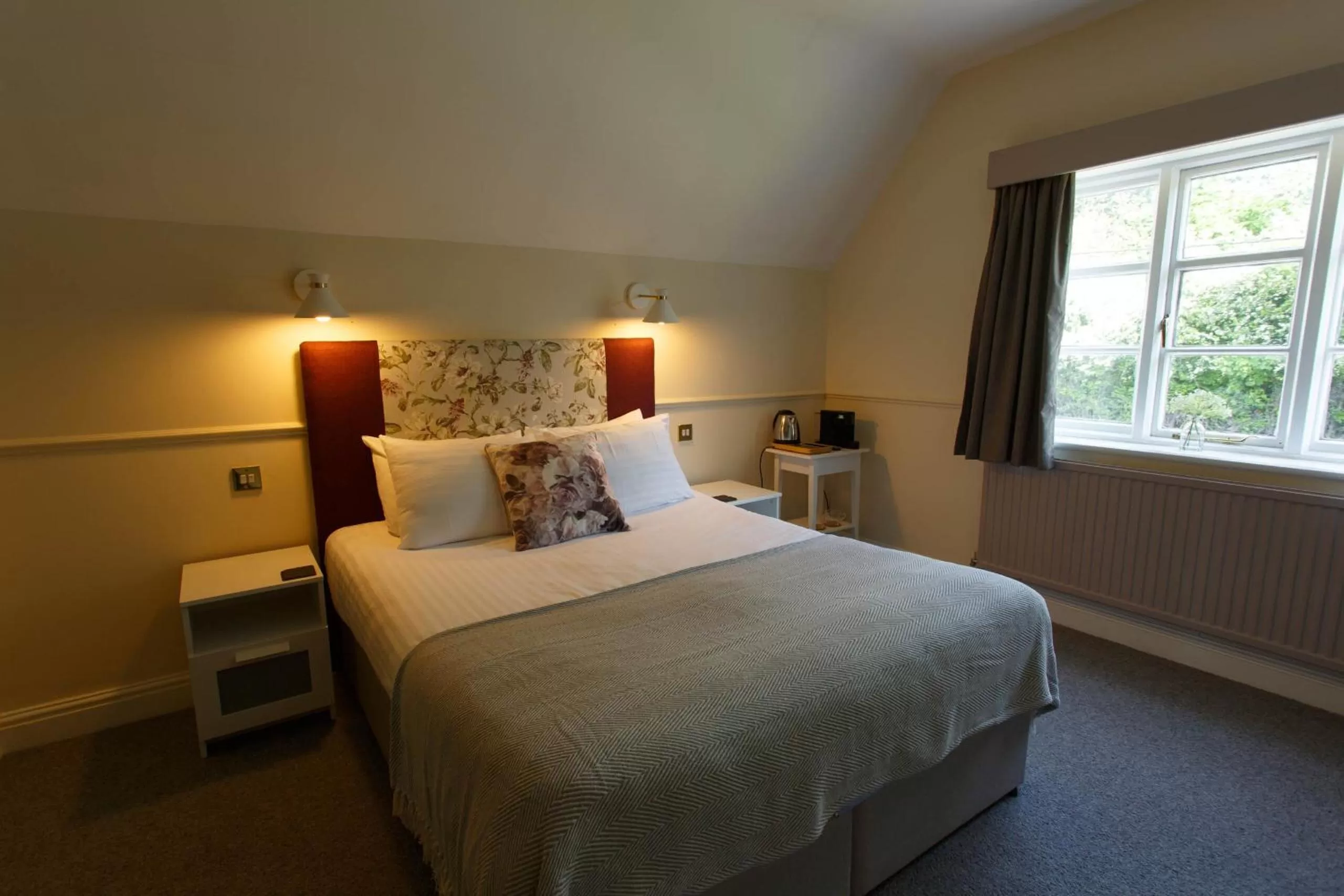 Bedroom, Bed in The Egerton Arms