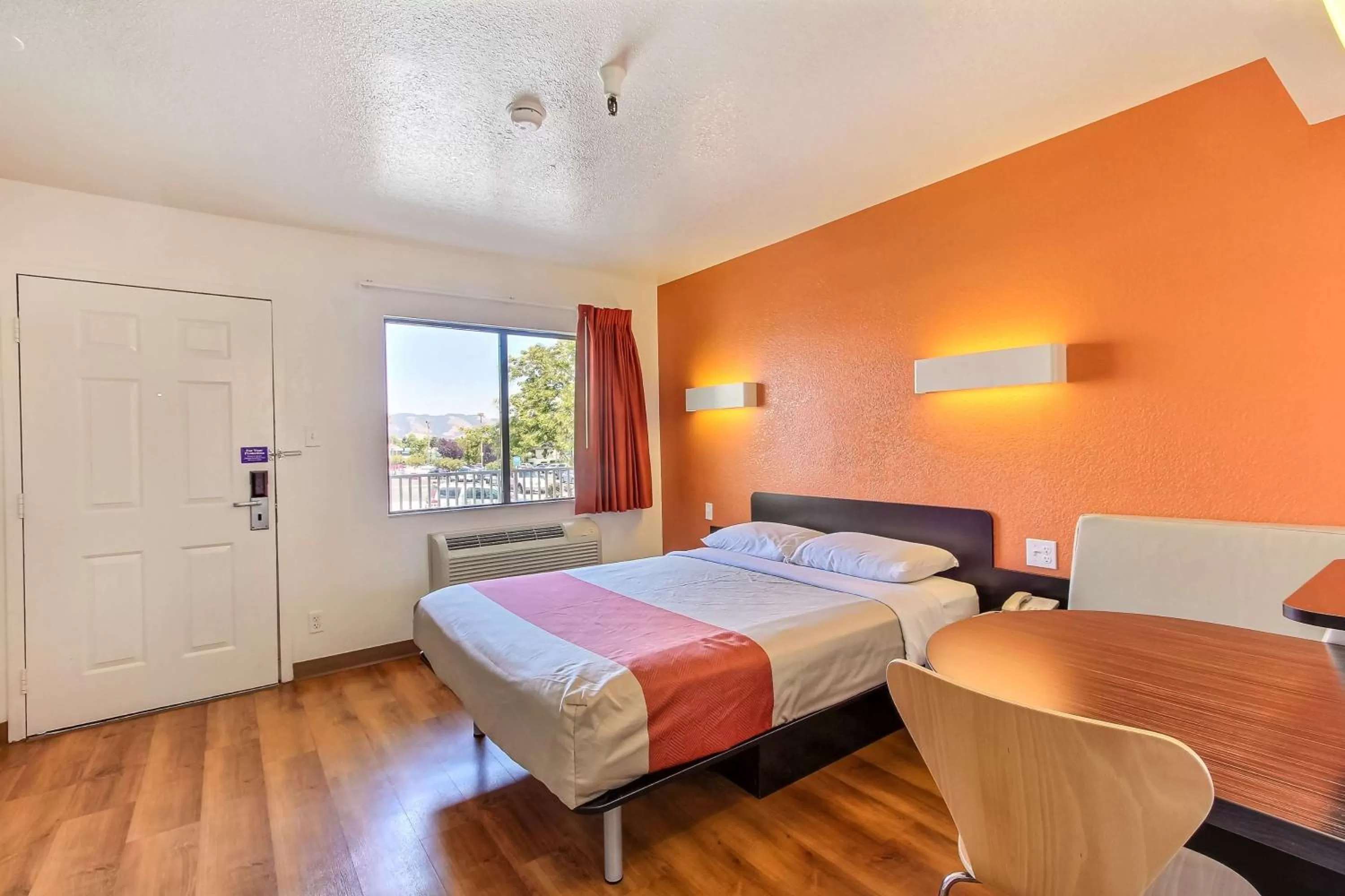 Bedroom, Bed in Motel 6-Watsonville, CA - Monterey Area