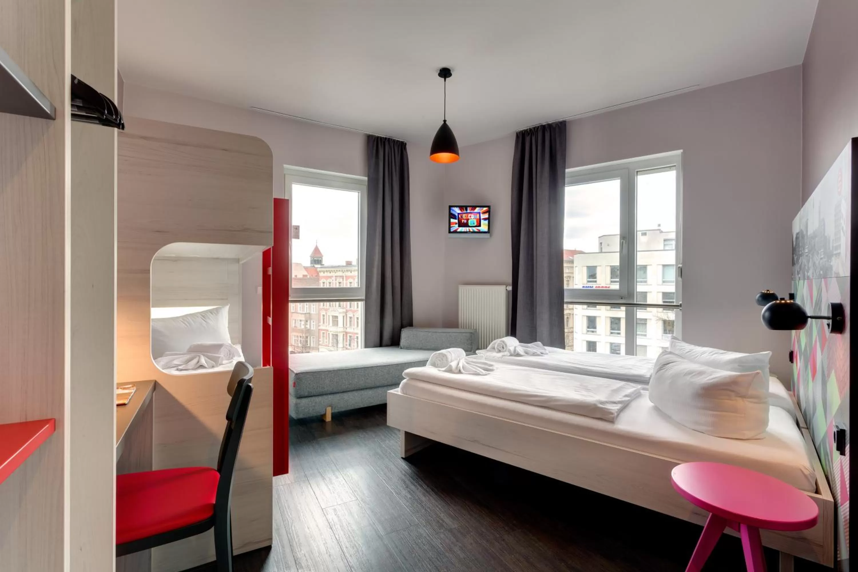 Day, Bed in MEININGER Hotel Berlin Alexanderplatz