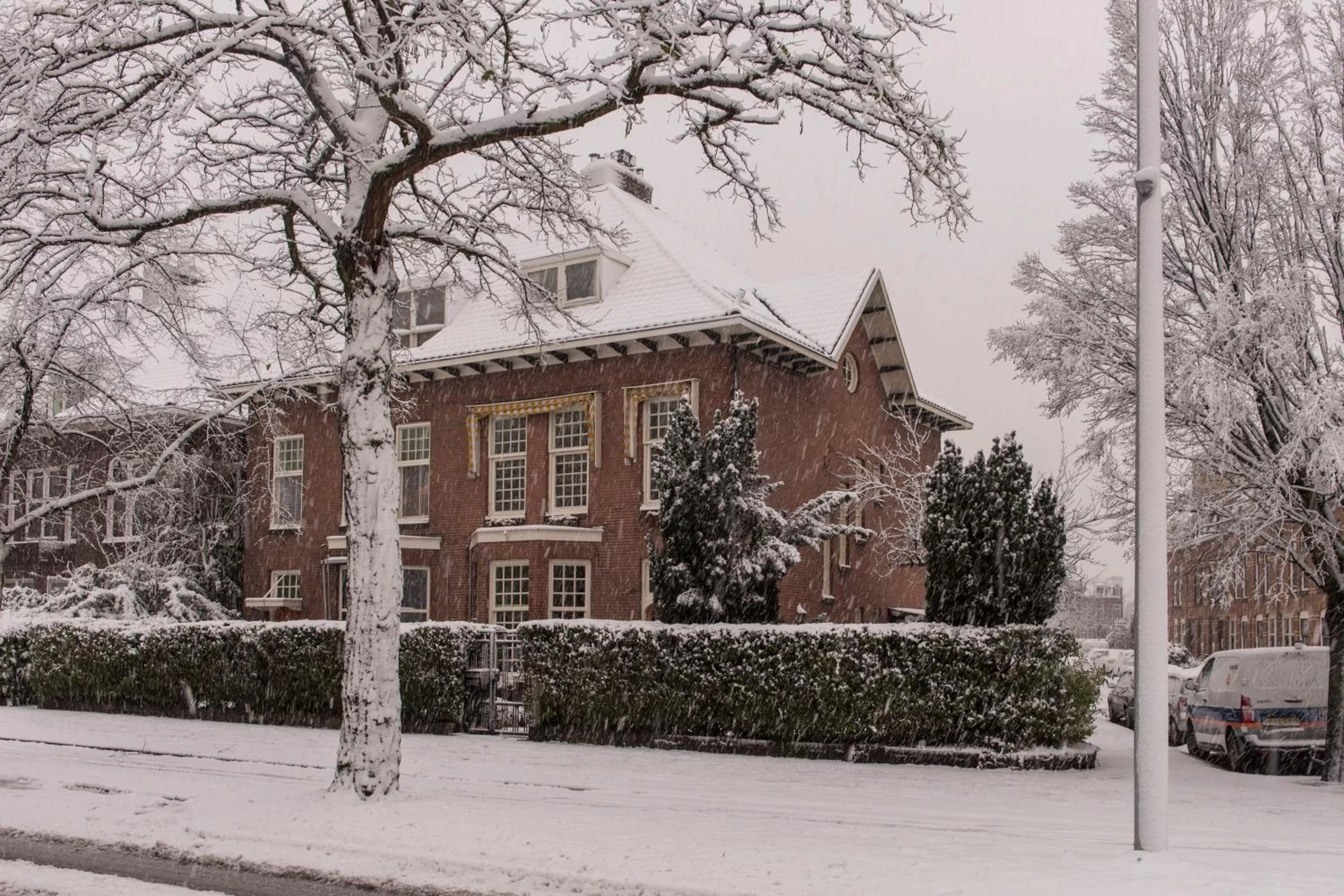 Facade/entrance, Winter in B&B De Schiedamse Suites
