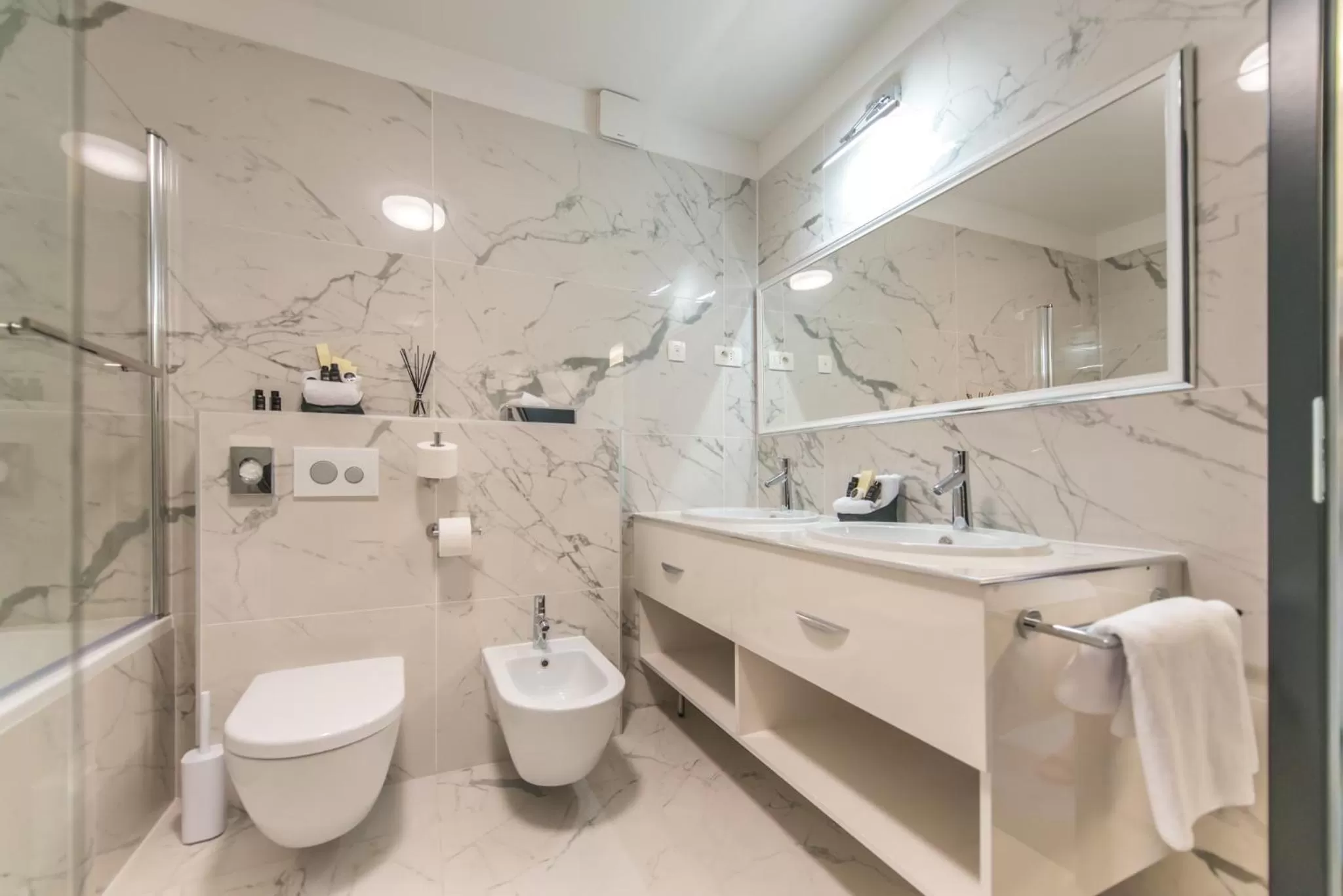 Toilet in Boutique Hotel Acacia