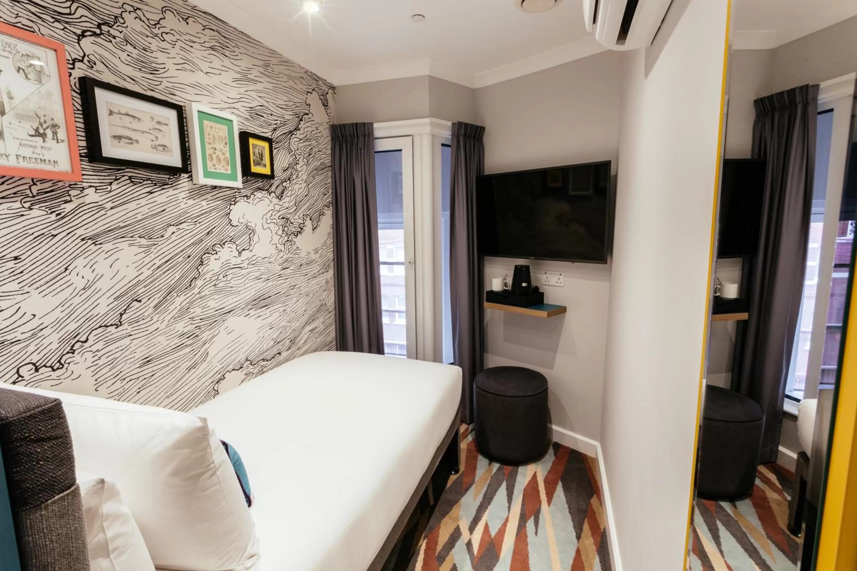 Bed in Oliver Plaza Hotel