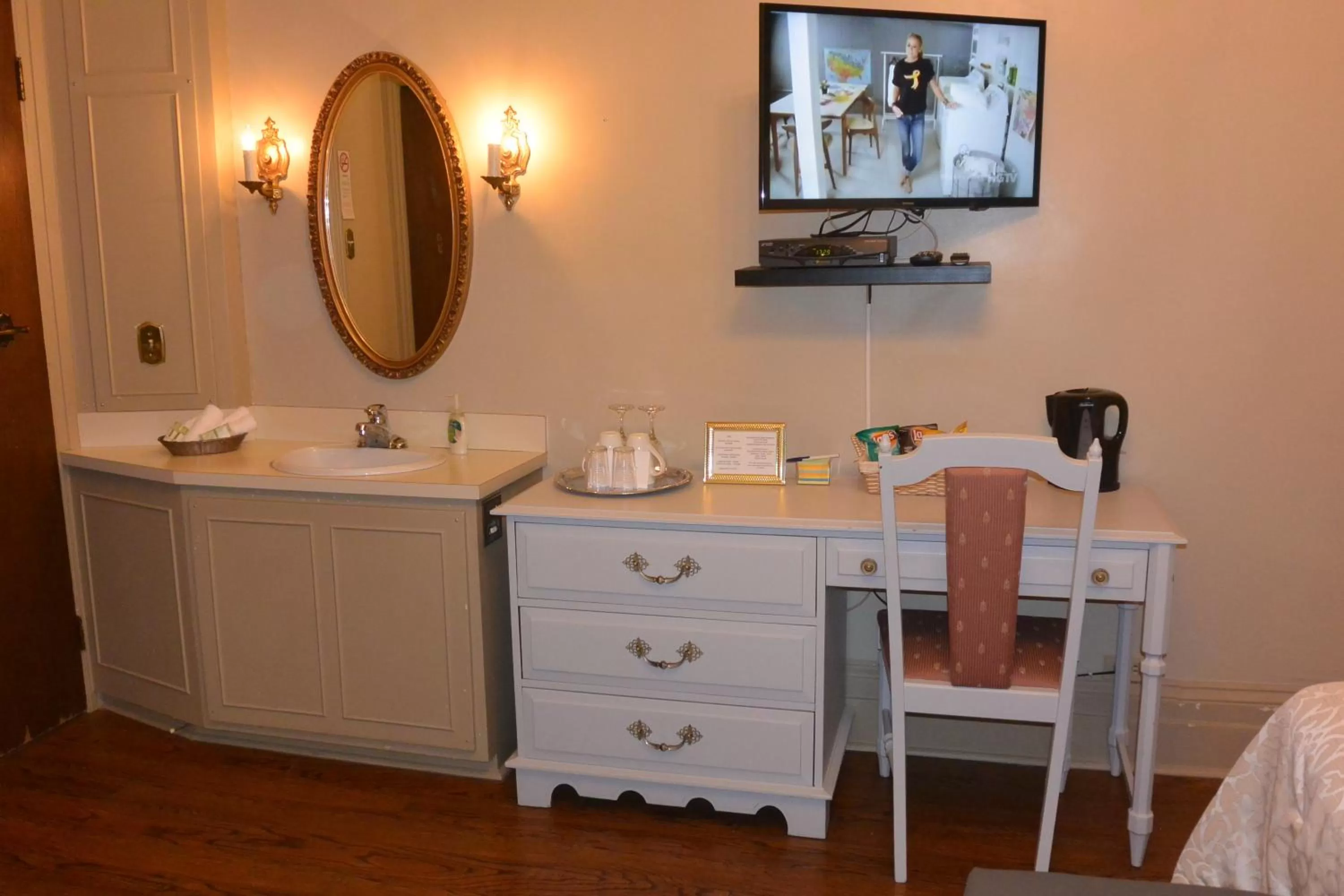 TV and multimedia in Manoir Sainte Genevieve