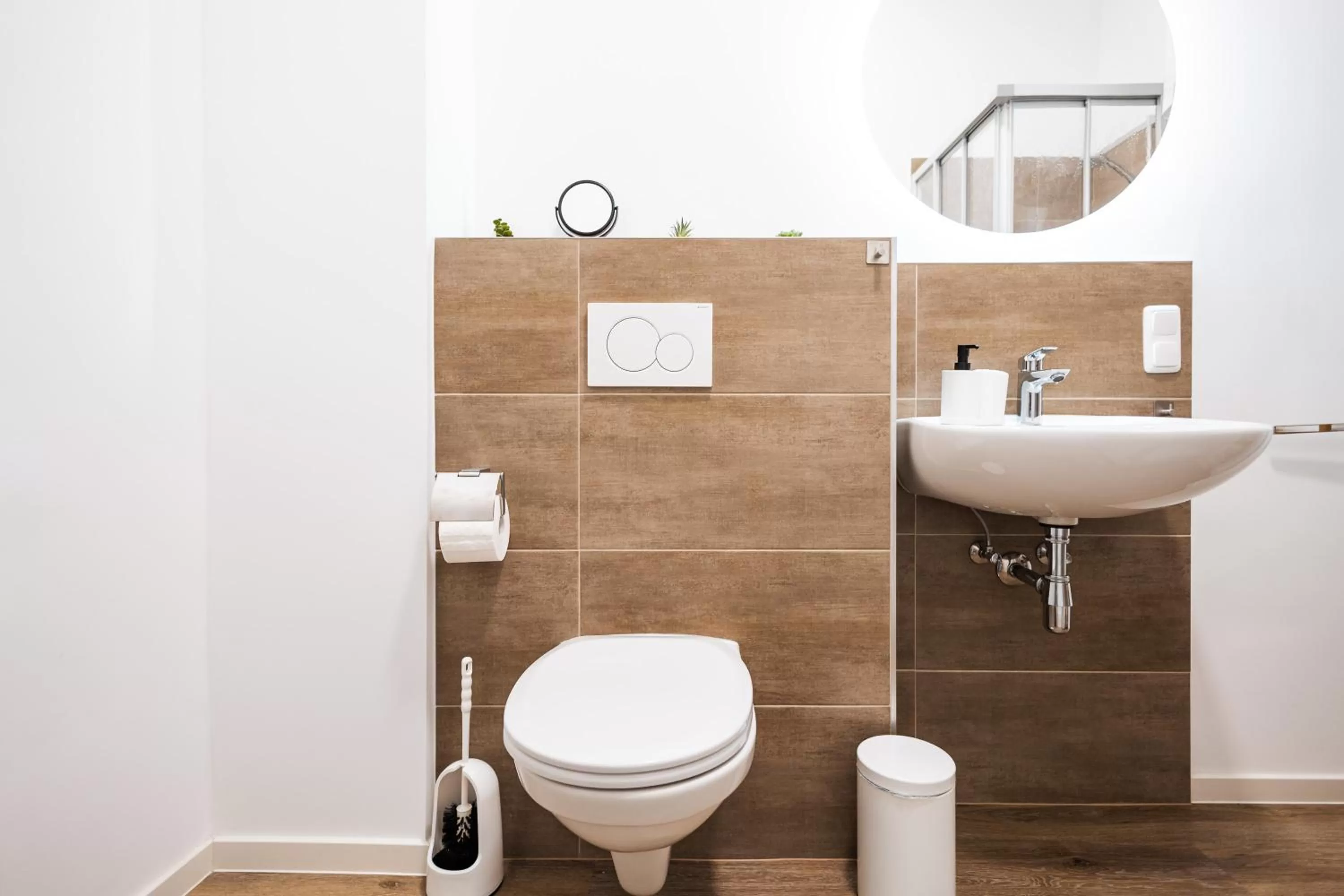 Toilet in Apartments am Neuen Theater - Altstadt - Zentral - Küche - Wifi - Powered by Ko-Living