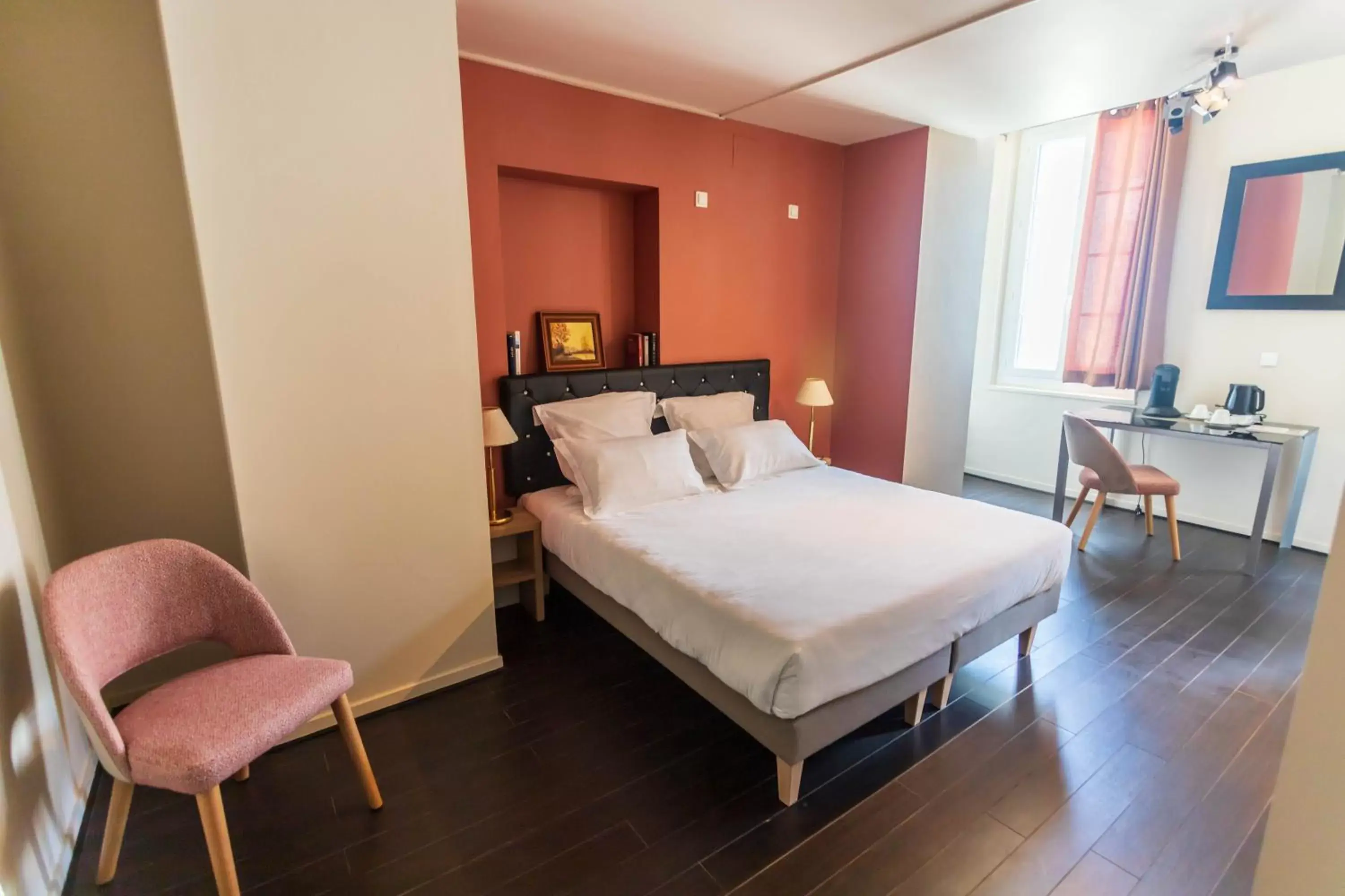 Double or Twin Room with City View in CÔTE GARONNE le BALCON DES DAMES -hôtel et restaurant- Tonneins Fauillet Marmande - vue panoramique bord de Garonne chambres climatisées Double or Twin Room with City View in CÔTE GARONNE le BALCON DES DAMES -hôtel et restaurant- Tonneins Fauillet Marmande - vue panoramique bord de Garonne chambres climatisées