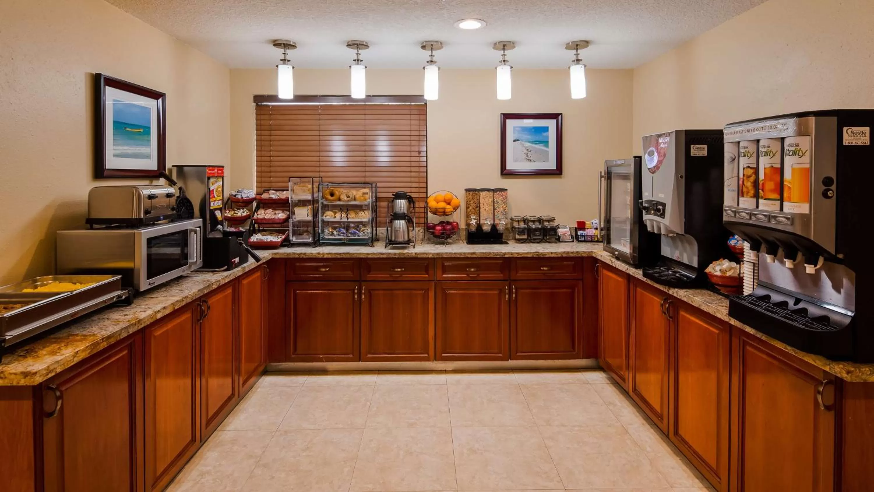 Restaurant/places to eat in Best Western Fort Lauderdale Airport Cruise Port