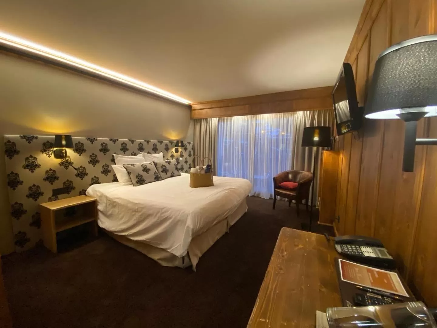 Bedroom, Bed in Hôtel Macchi Restaurant & Spa