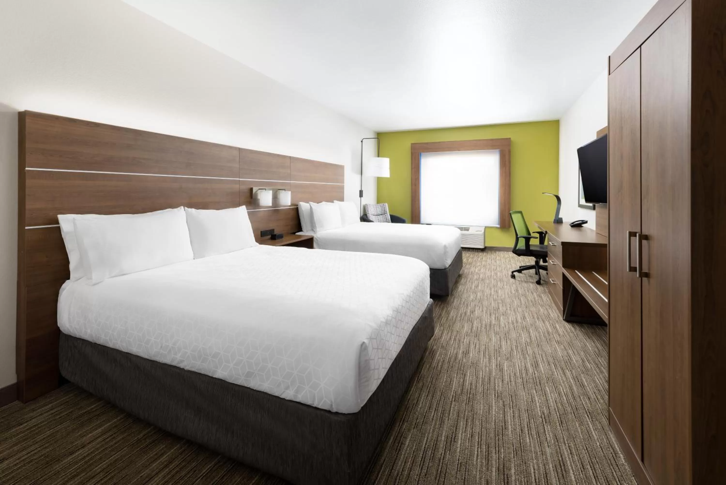 Bedroom in Holiday Inn Express & Suites Oakhurst-Yosemite Park Area by IHG