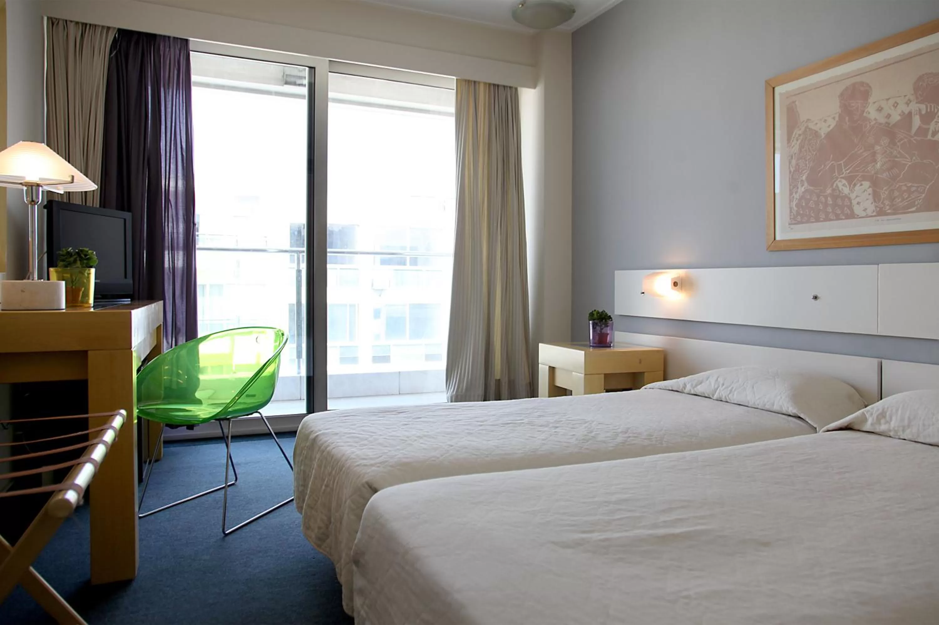 Toilet, Bed in Dorian Inn - Sure Hotel Collection by Best Western