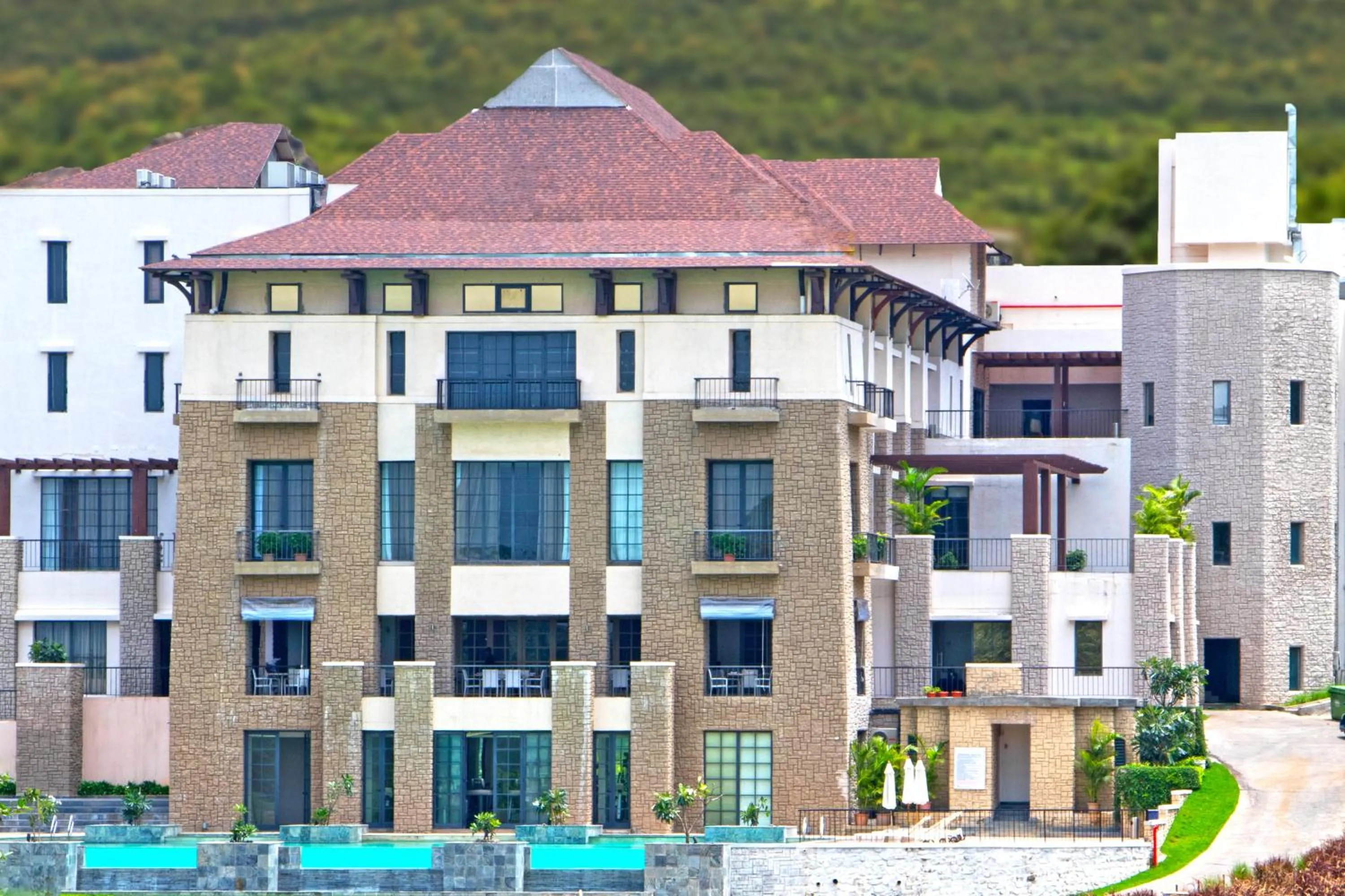 Property building in Oxford Golf Resort