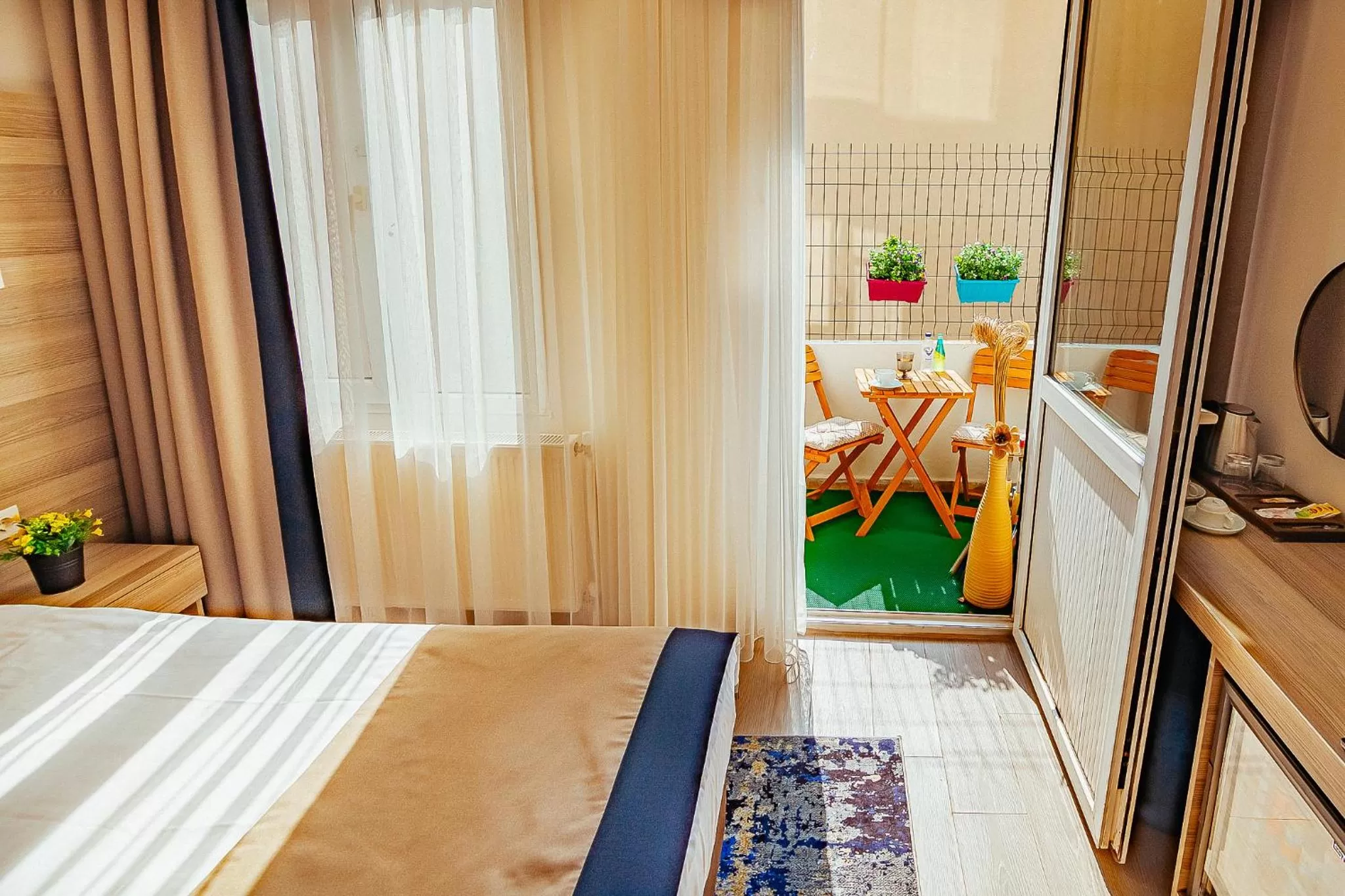 Balcony/Terrace, Bed in The Milltown Hotel