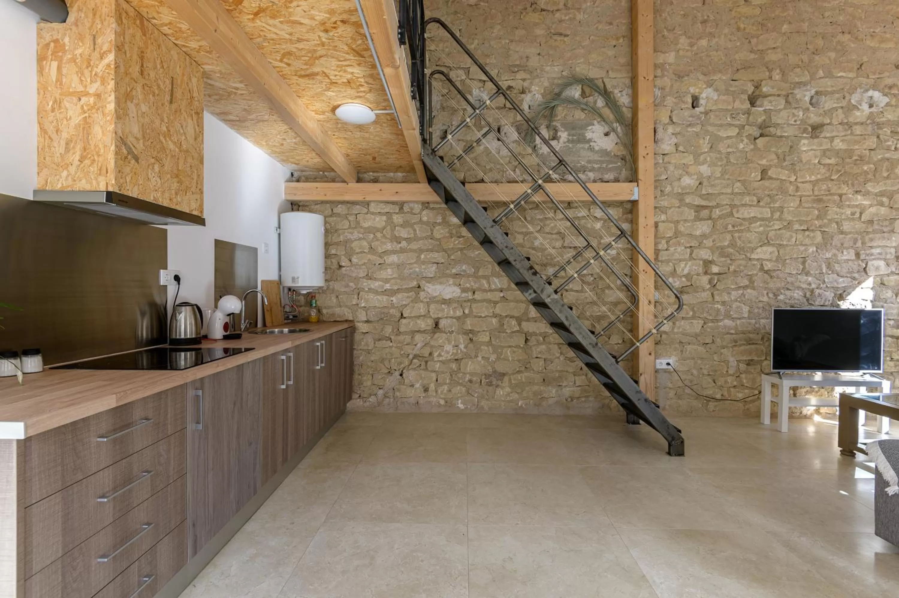 TV and multimedia in Soho Boho Apartments - with sunny rooftop terrace and fiber optic internet