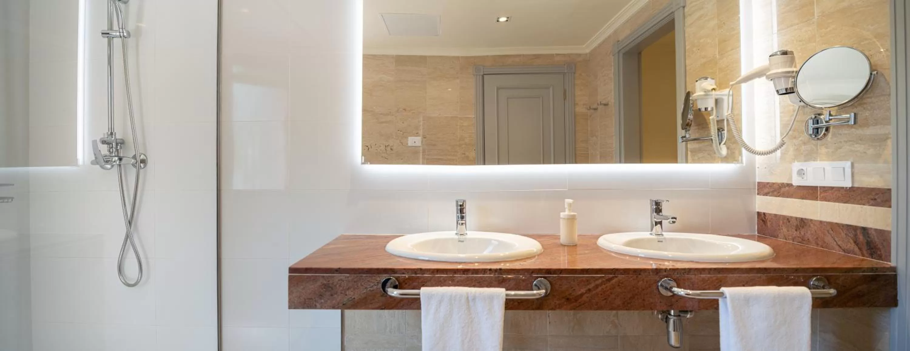 Bathroom in Villa Mandi Golf Resort