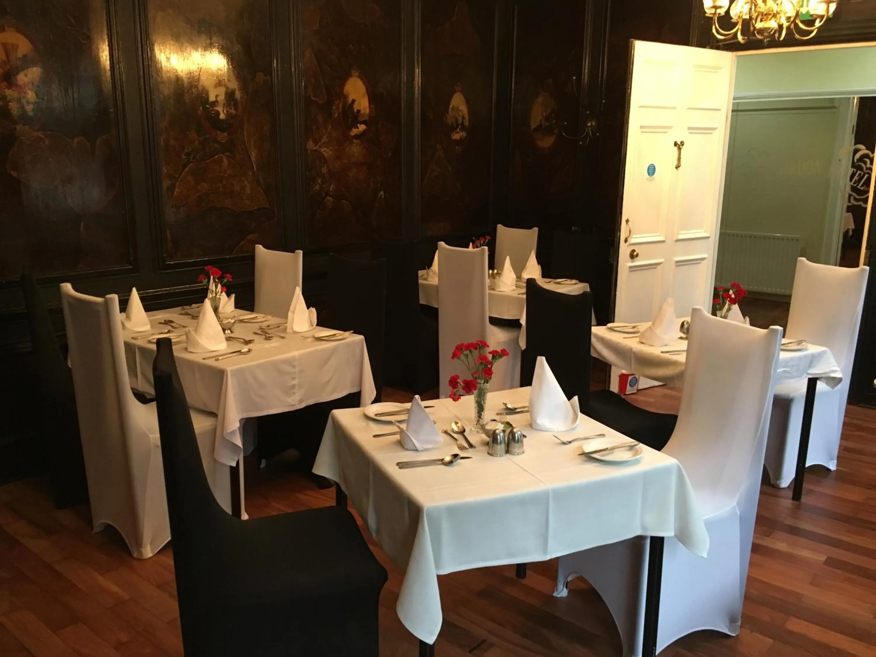 Restaurant/places to eat in The Gordon House Hotel