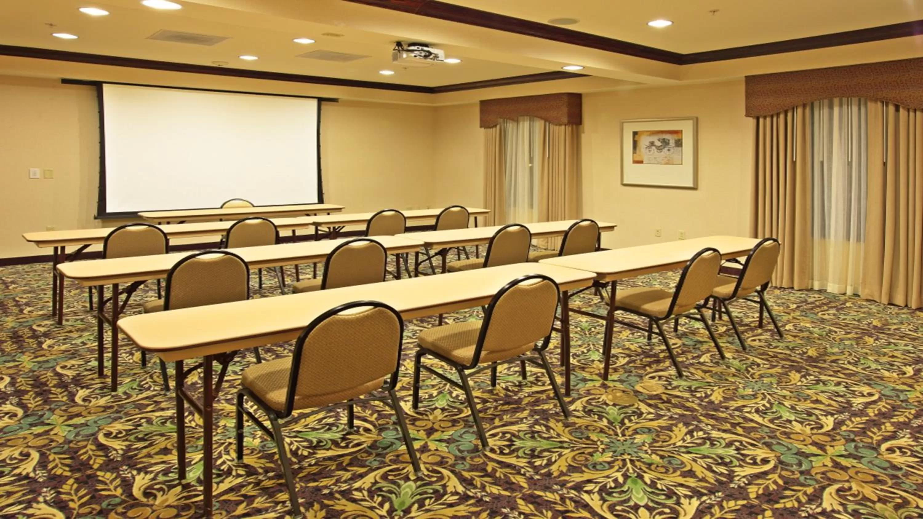 Meeting/conference room in Staybridge Suites Hot Springs by IHG