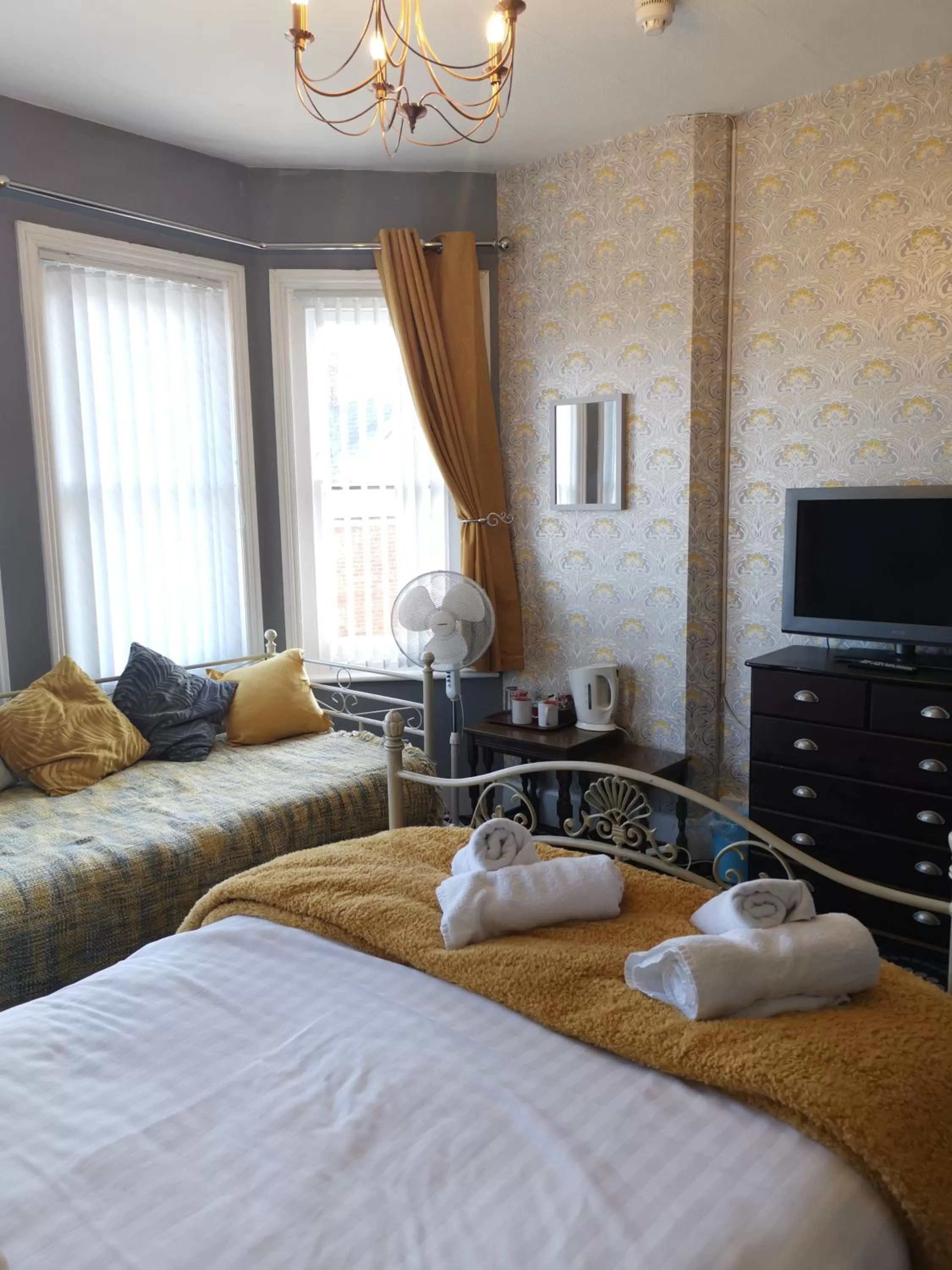 Photo of the whole room, Bed in Waverley Inn