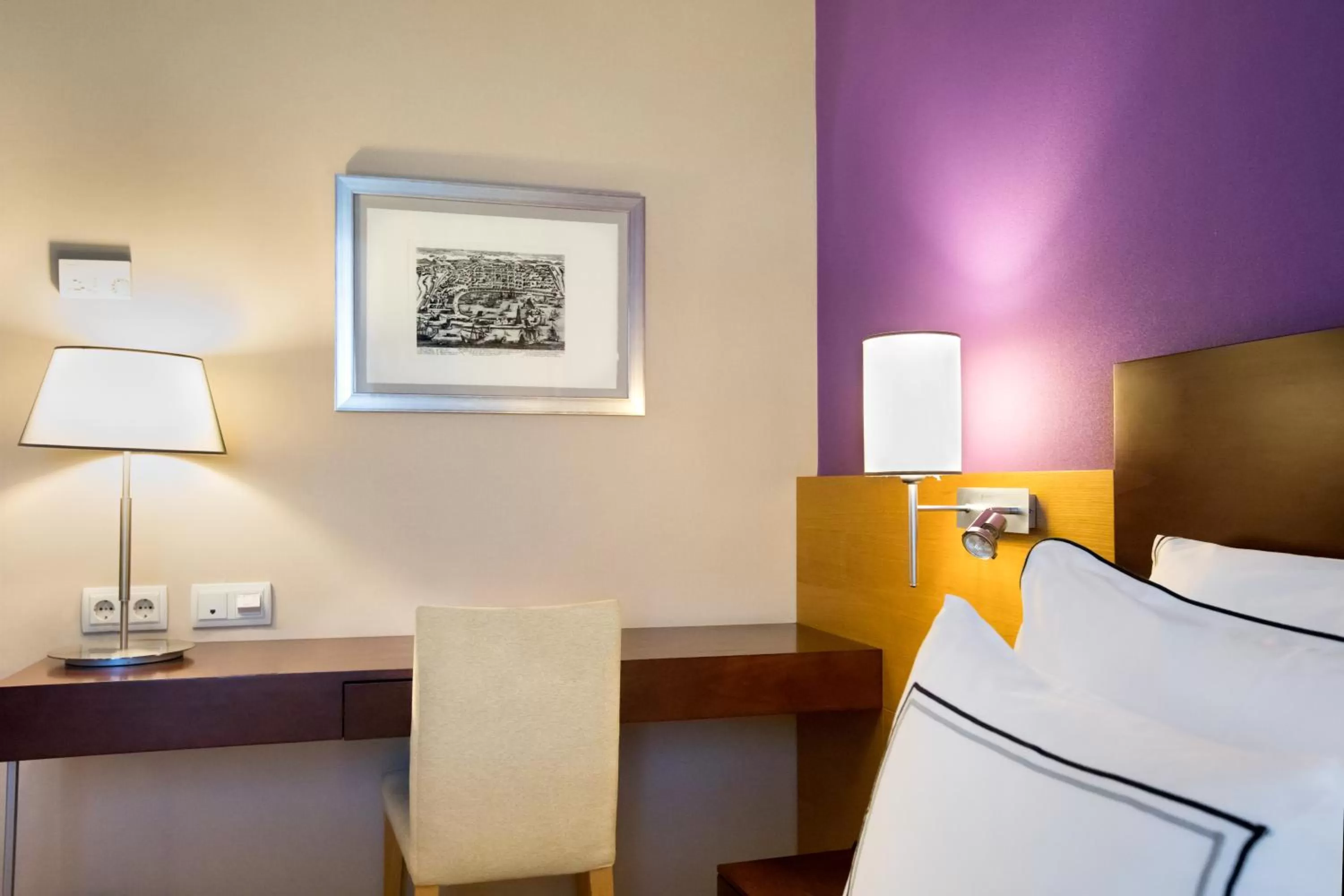 Property building, Bed in Hotel Salamanca Montalvo