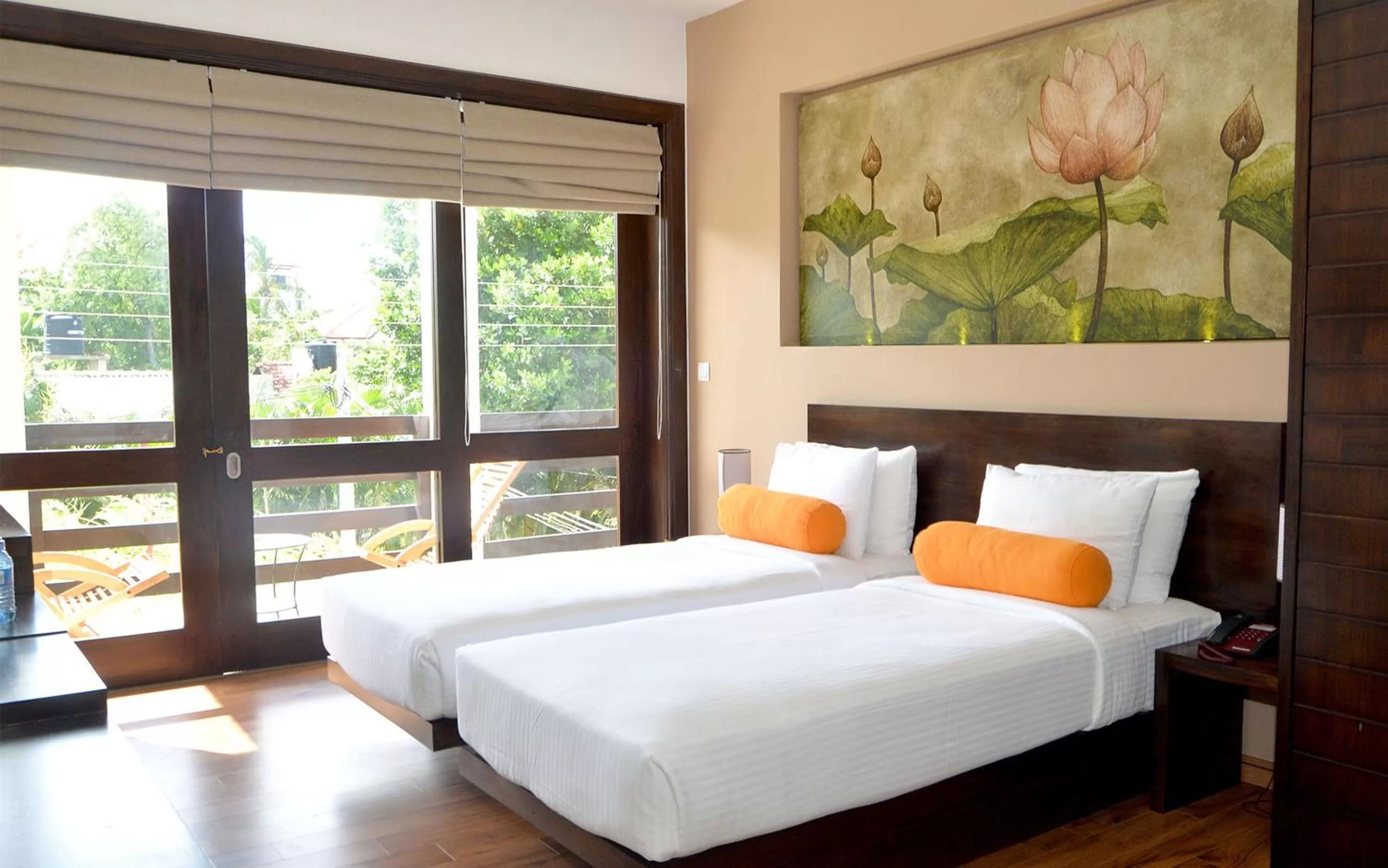 Bed in Terrace Green Hotel and Spa - Free Airport Shuttle Service