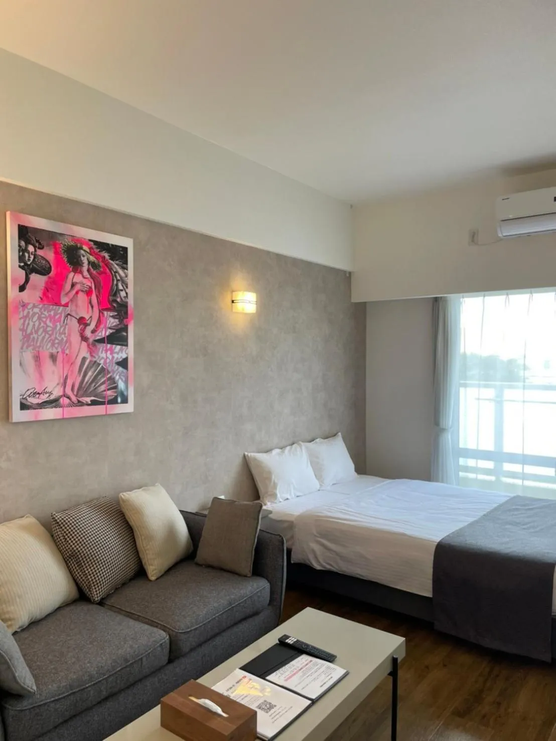 Photo of the whole room, Bed in New Normal Hotel in NAMINOUE ニューノーマルホテルイン波の上