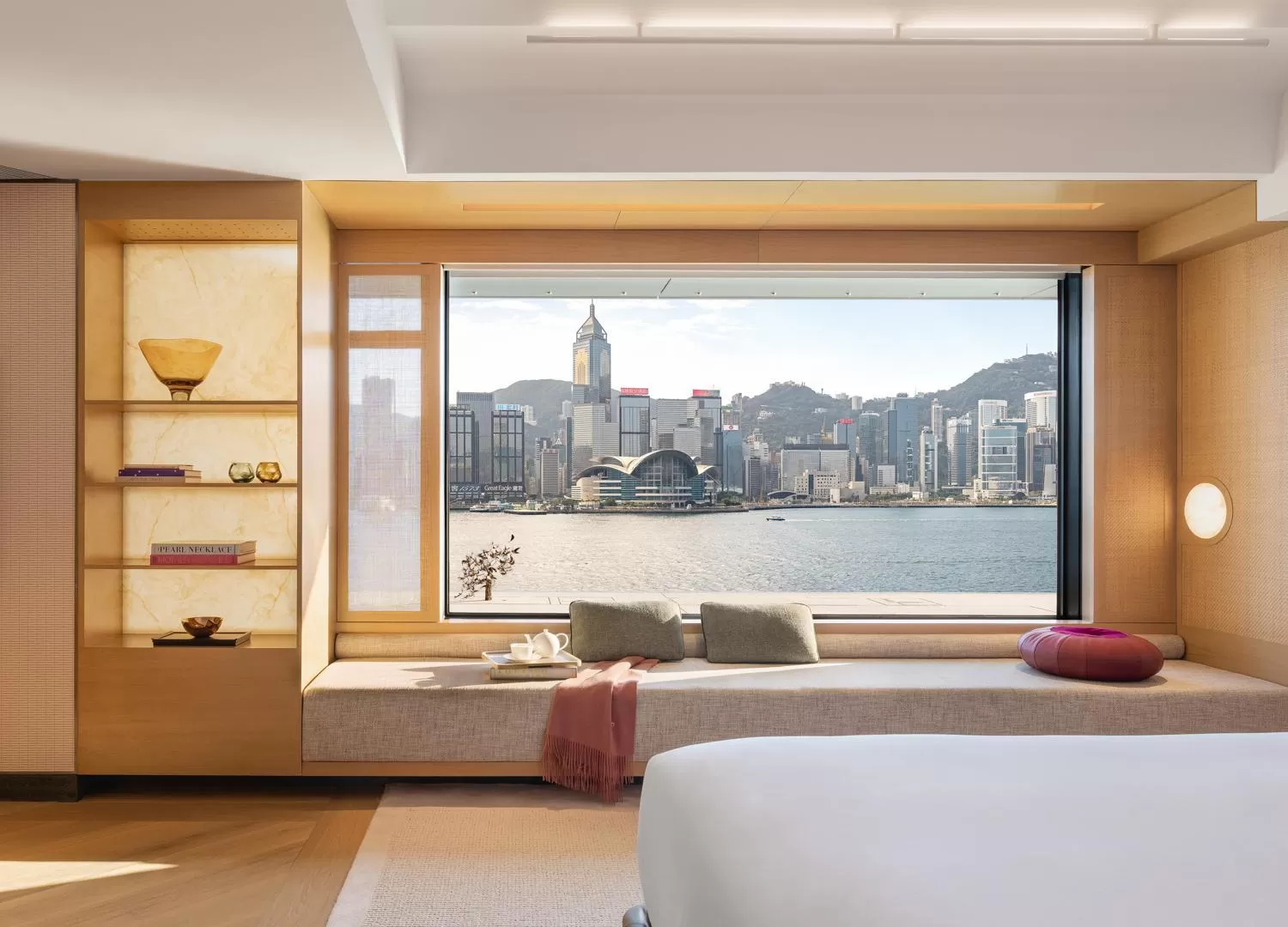 Sea view, Bed in Regent Hong Kong