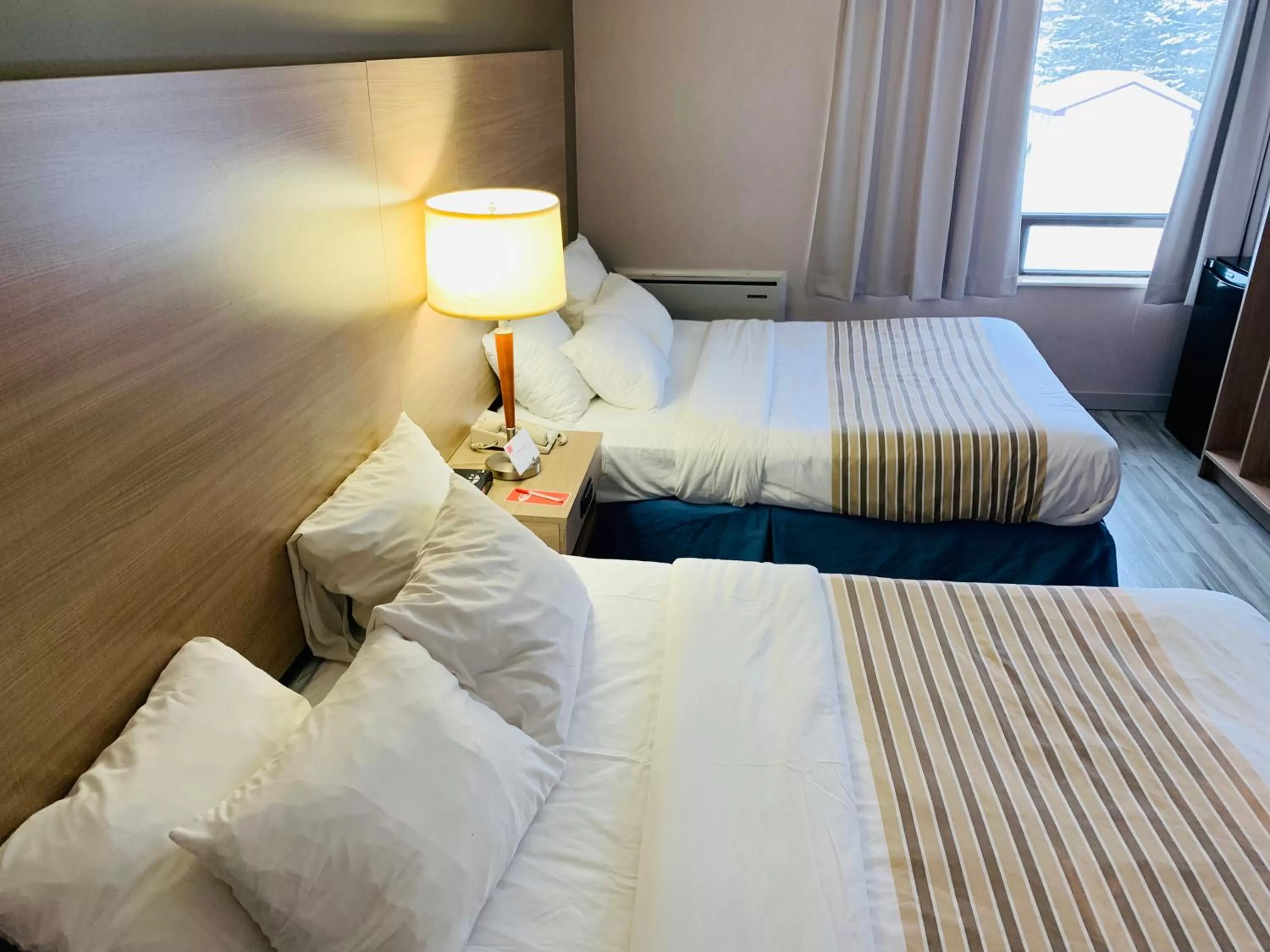 Bed in Econo Lodge Airport Quebec