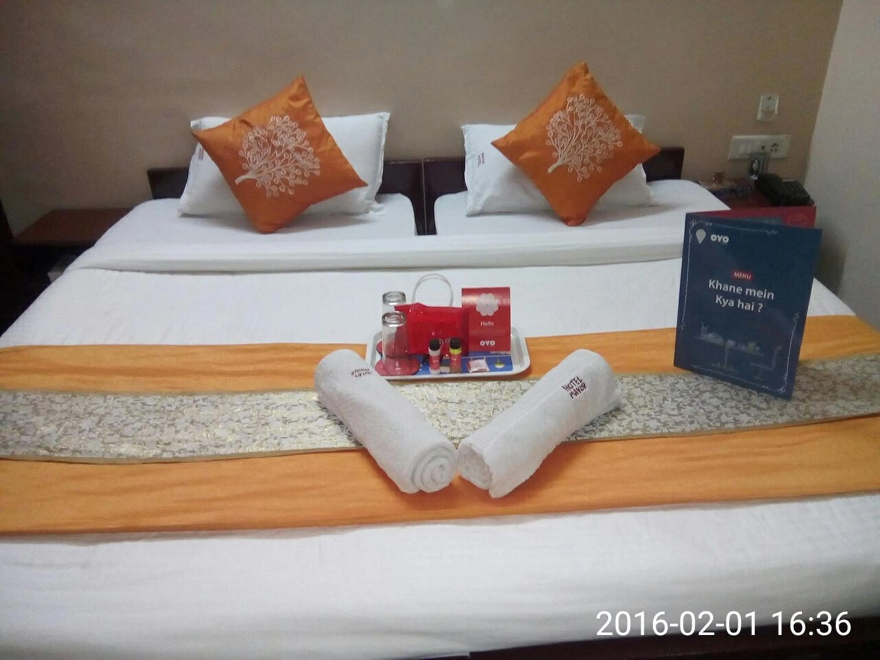 Bed in Hotel Mayur