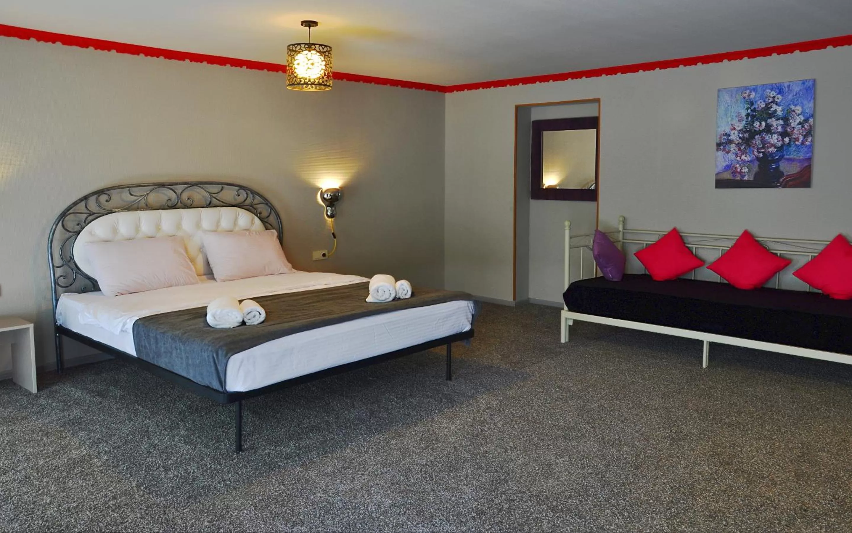 Bed in Art Hotel Claude Monet