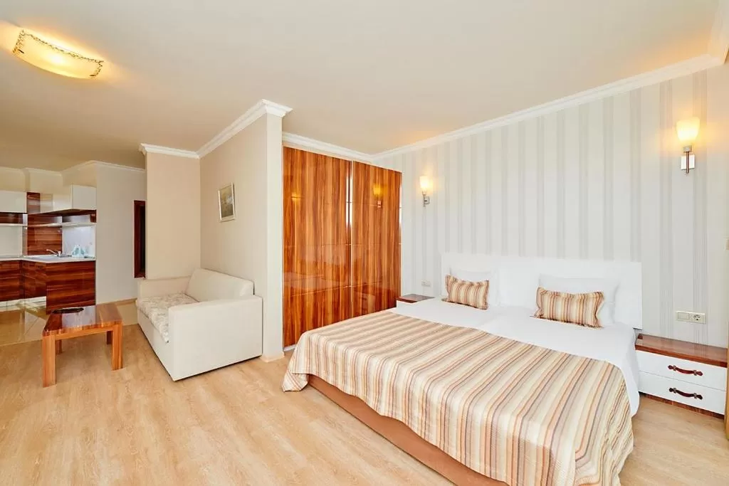 Bed in Penelopa Palace Apart Hotel & SPA