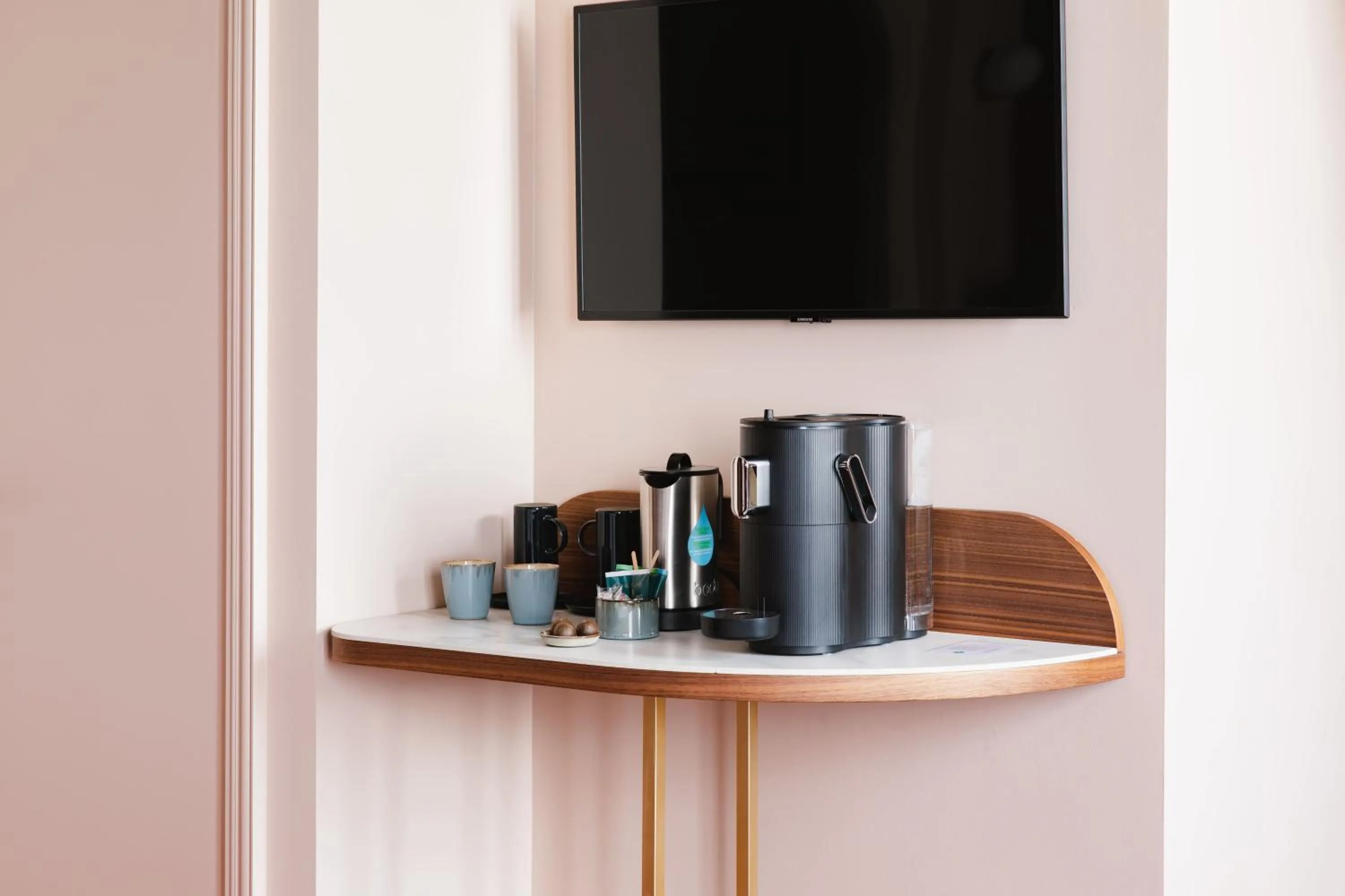 Coffee/tea facilities in Hotel L de Lutece - Notre-Dame