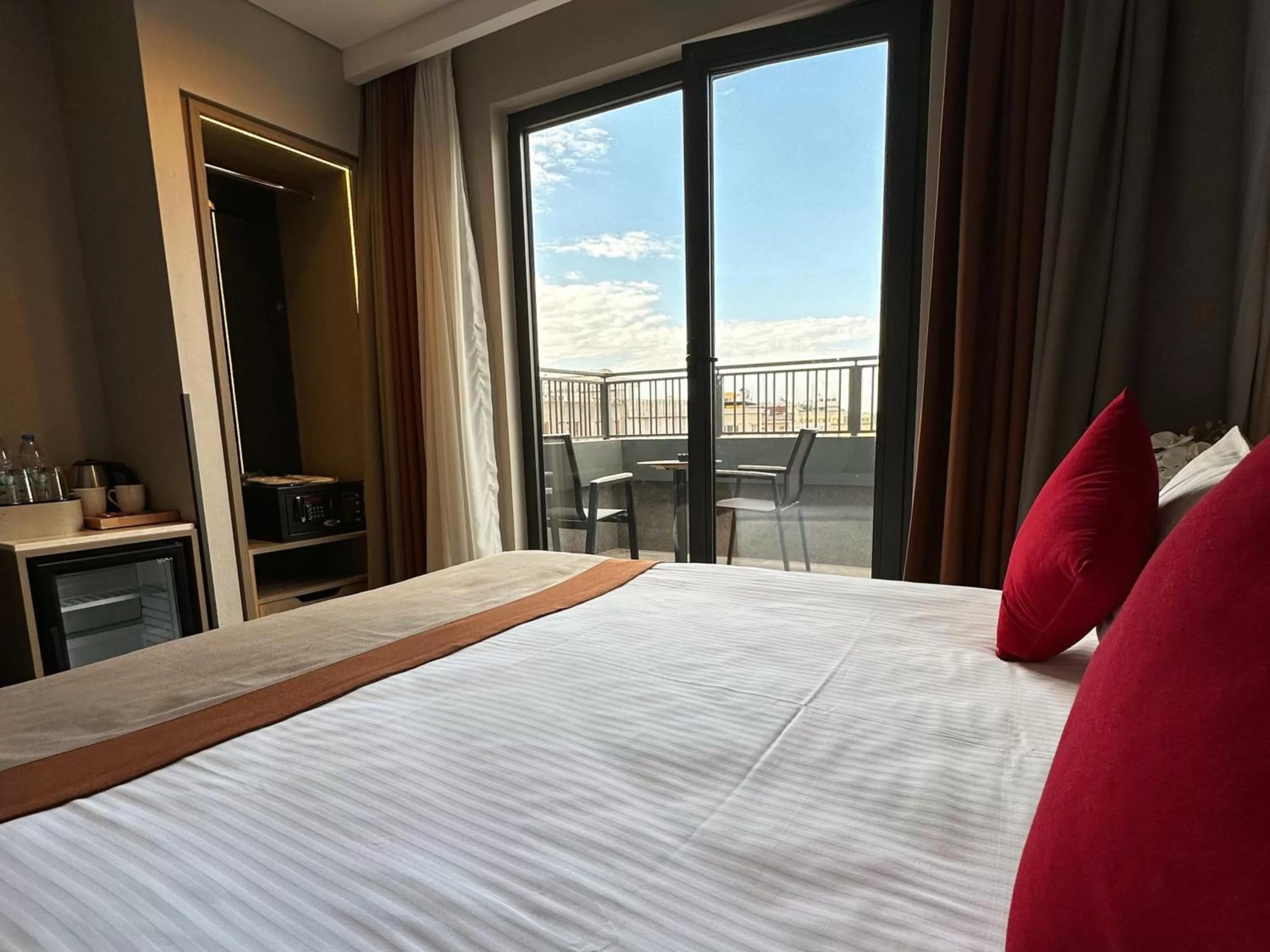 Bed in Edition Old City Hotel