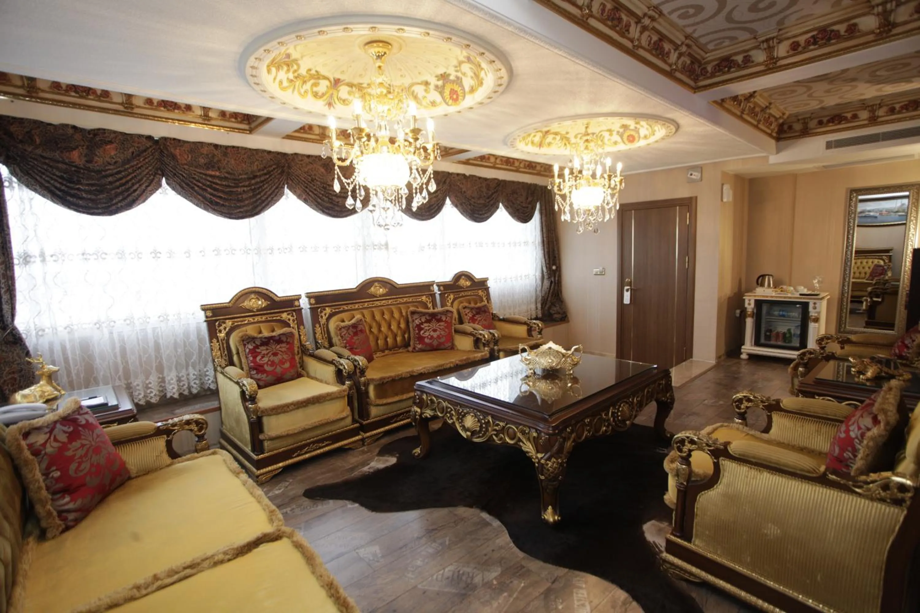 Living room in Marmaray Hotel