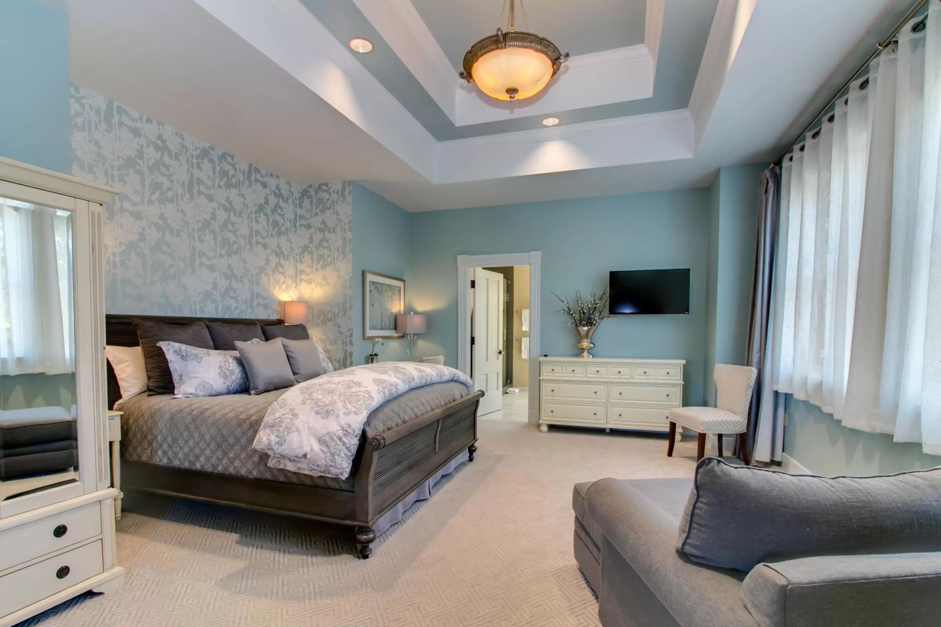 Bed in Winchester Inn