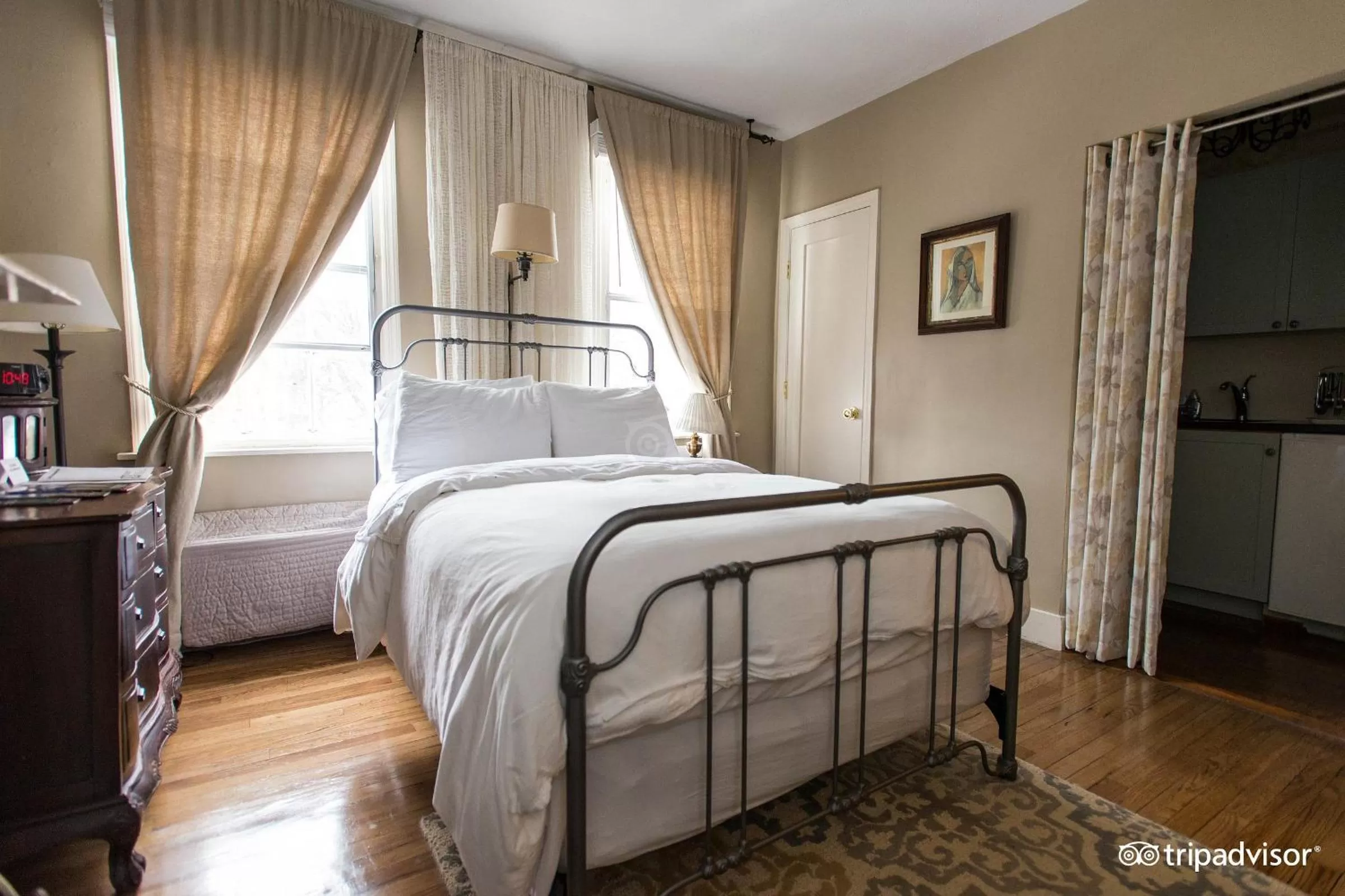 Bed in Incentra Village Hotel