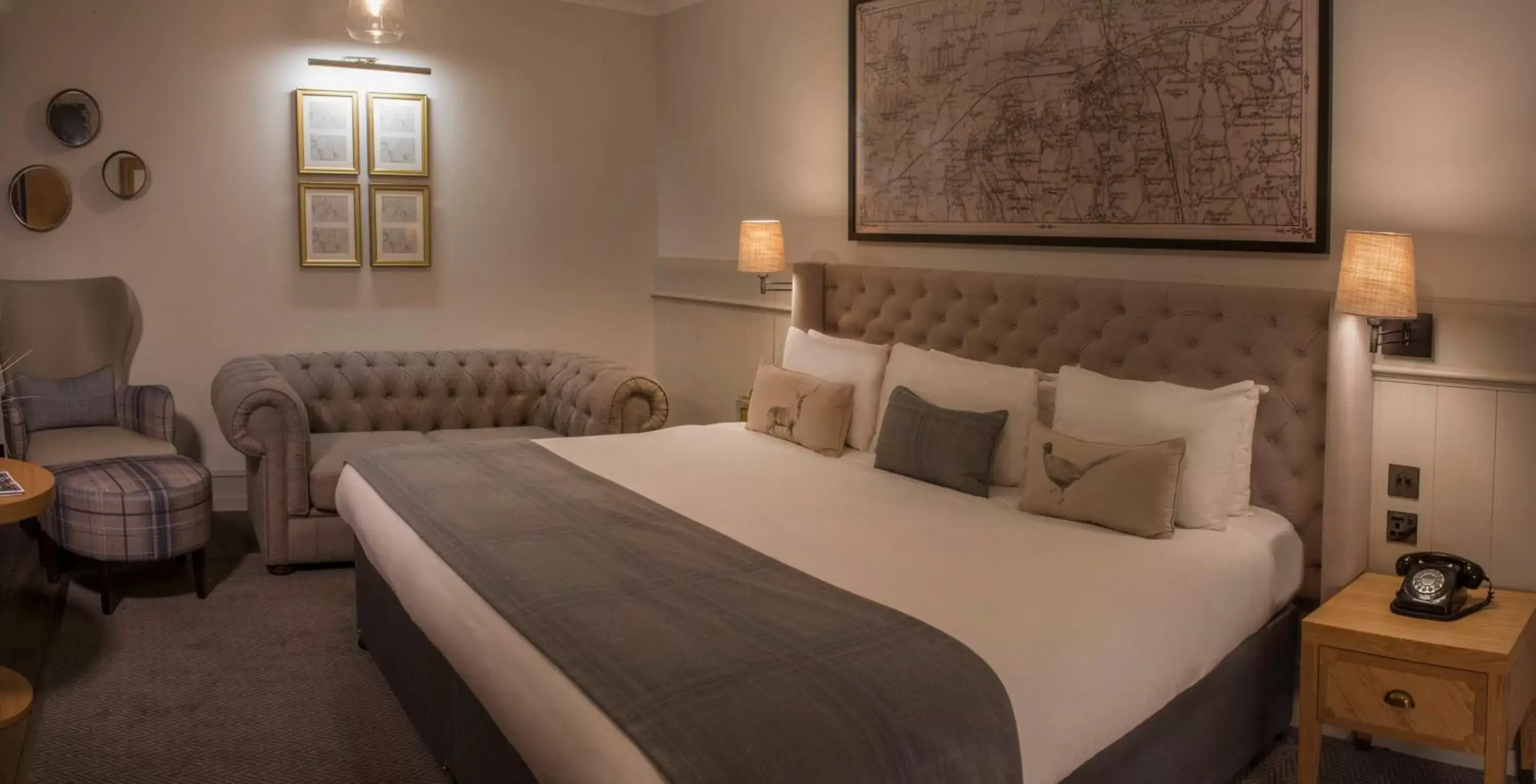 1 King Bed Premium in Wotton House 1 King Bed Premium in Wotton House