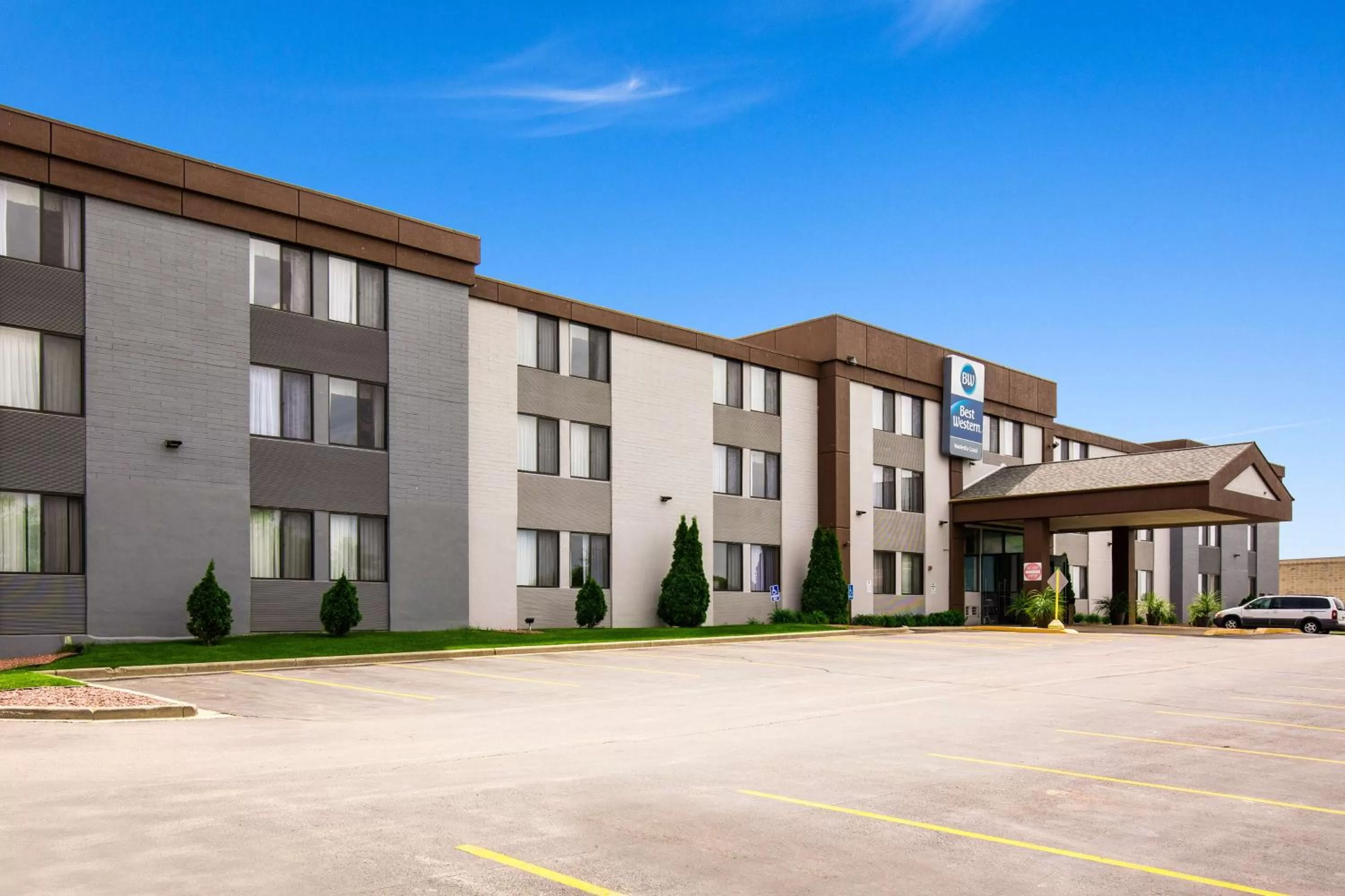 Property building in Best Western Waukesha Grand