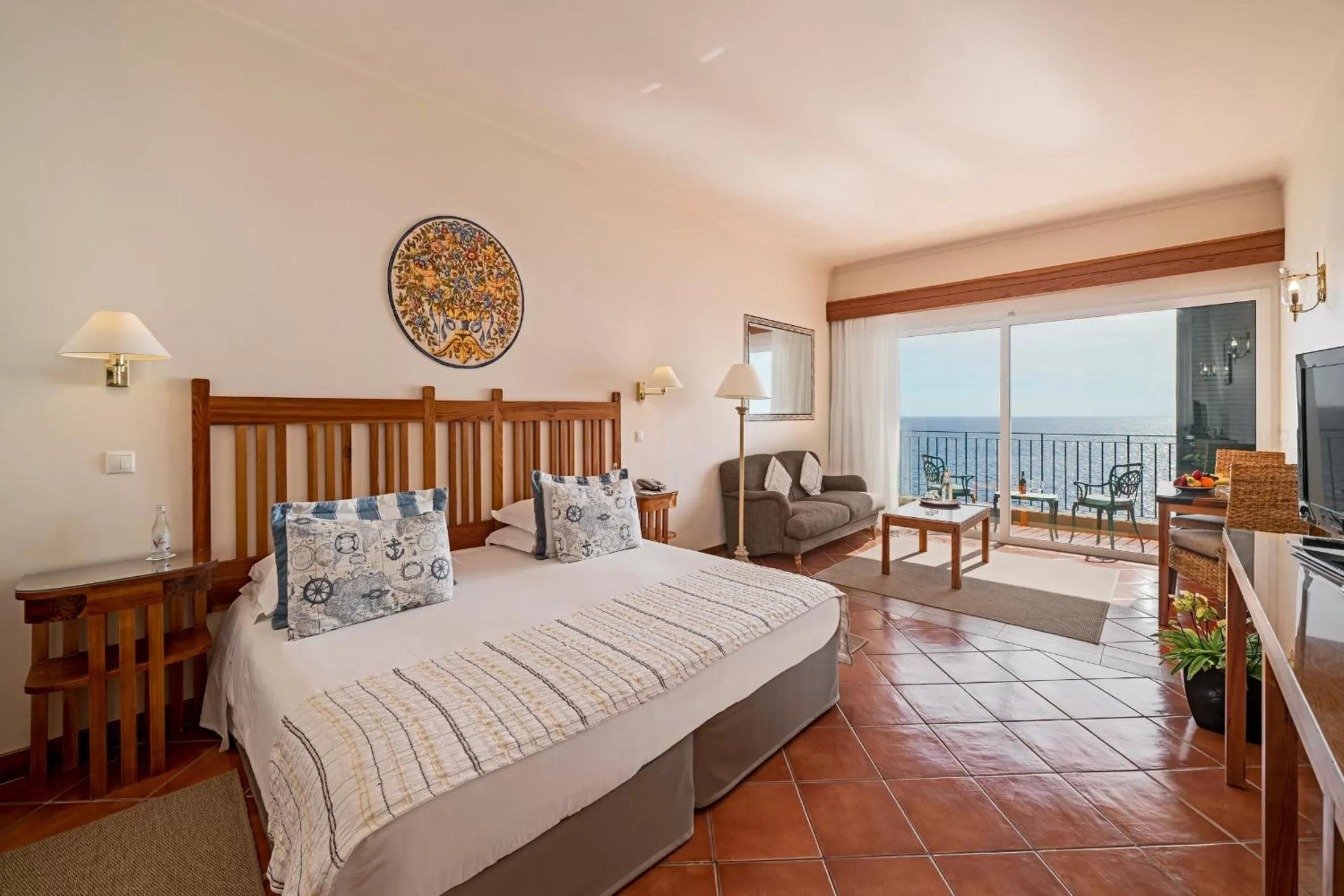 Balcony/Terrace, Bed in Albatroz Beach & Yacht Club