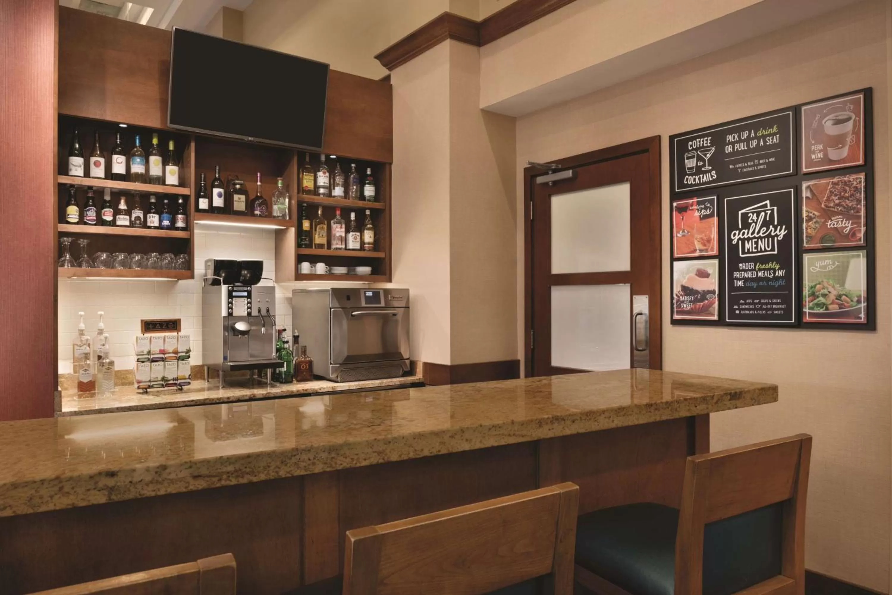 Lounge or bar in Hyatt Place Chicago Hoffman Estates