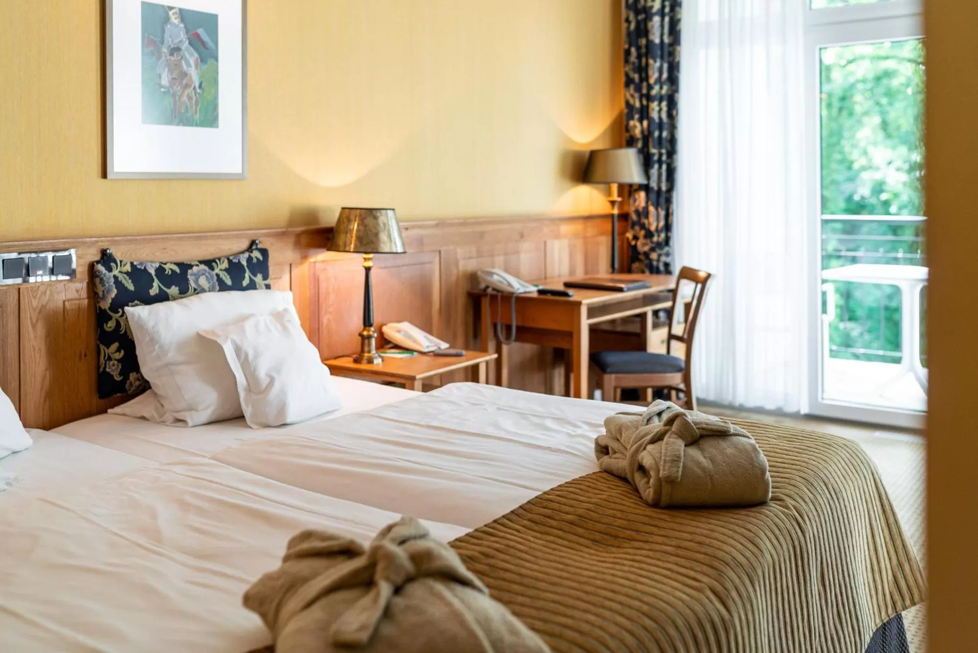 Bed in Waldhotel Tannenhäuschen