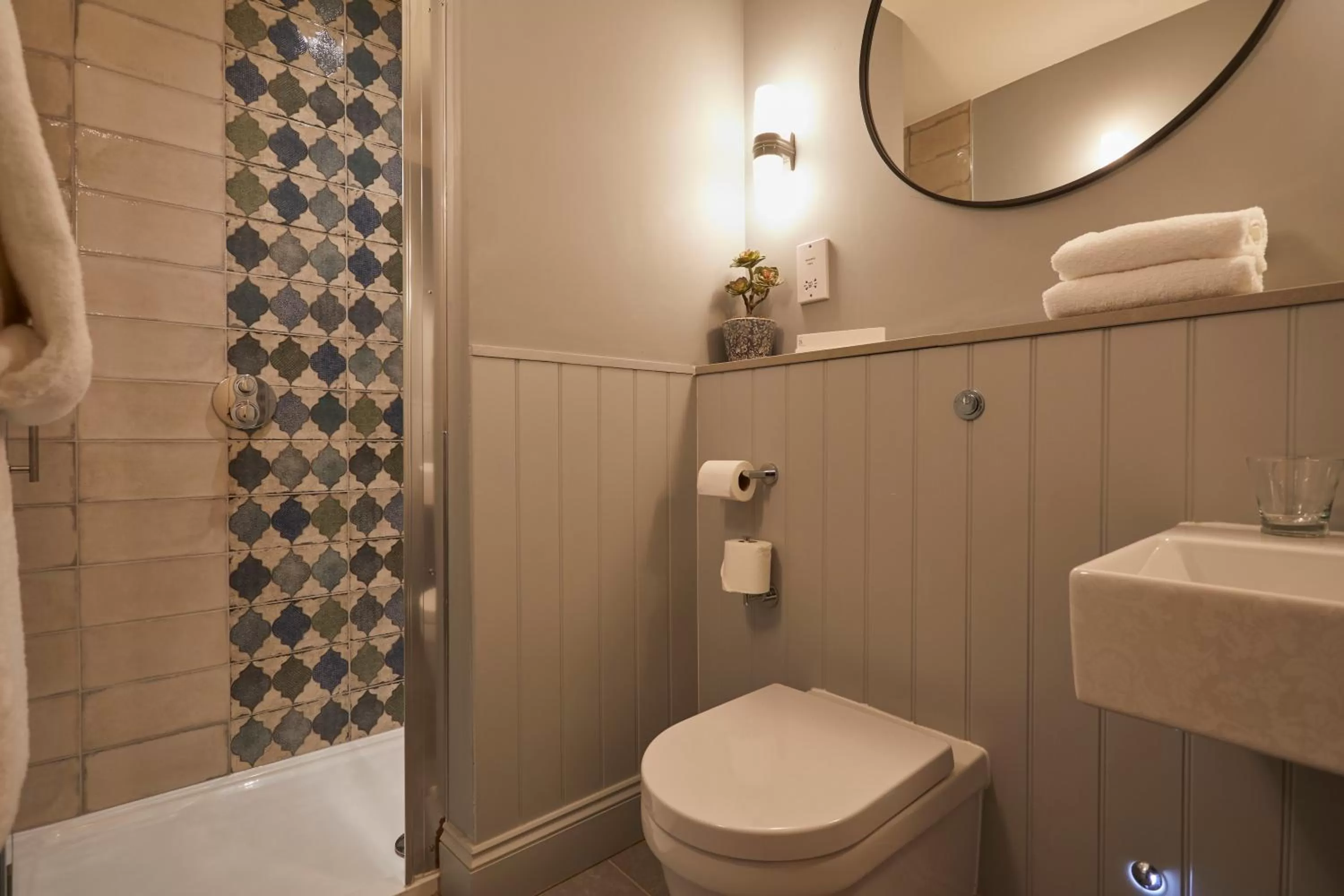 Bathroom in The King's Arms