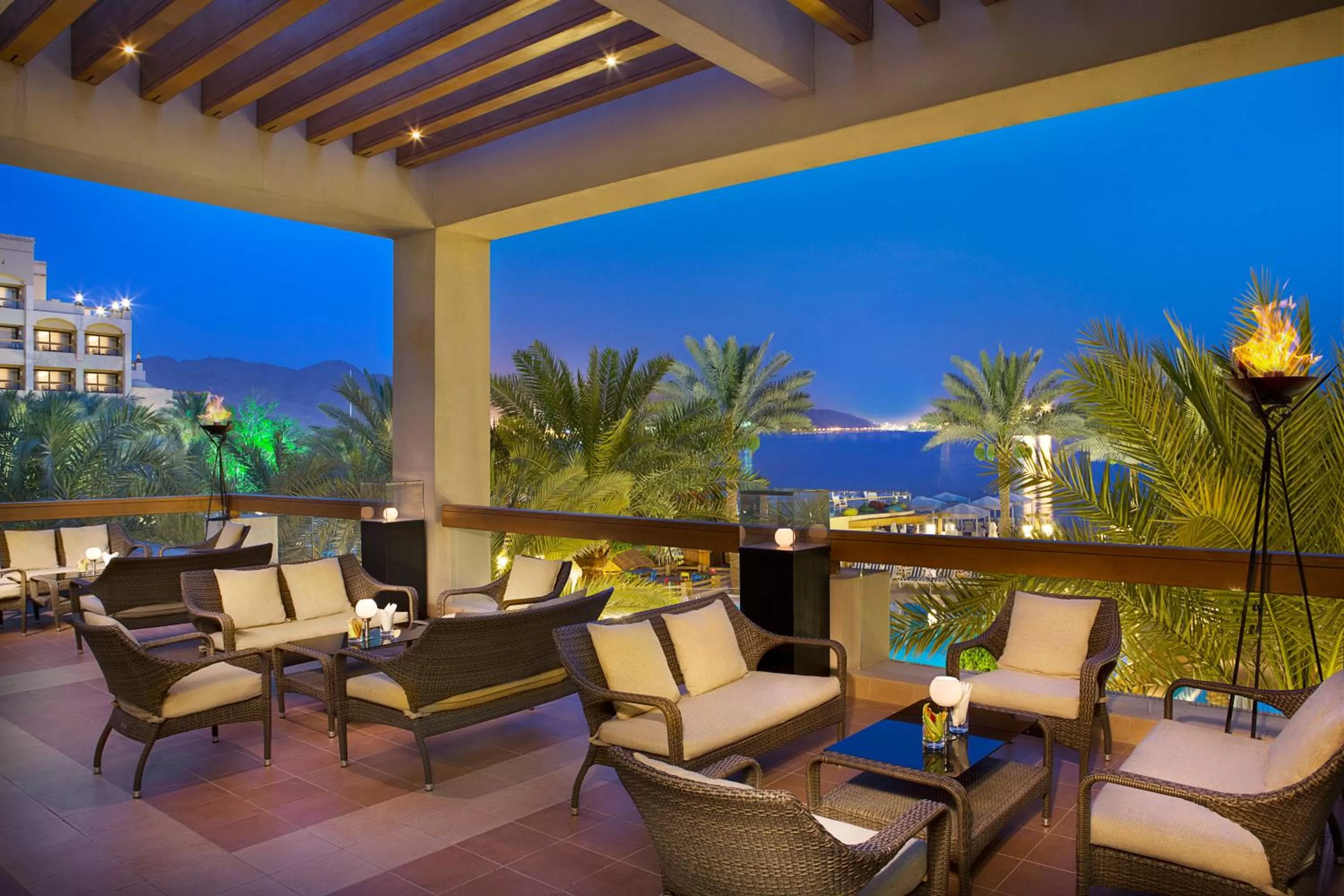 Lounge or bar in InterContinental Aqaba by IHG