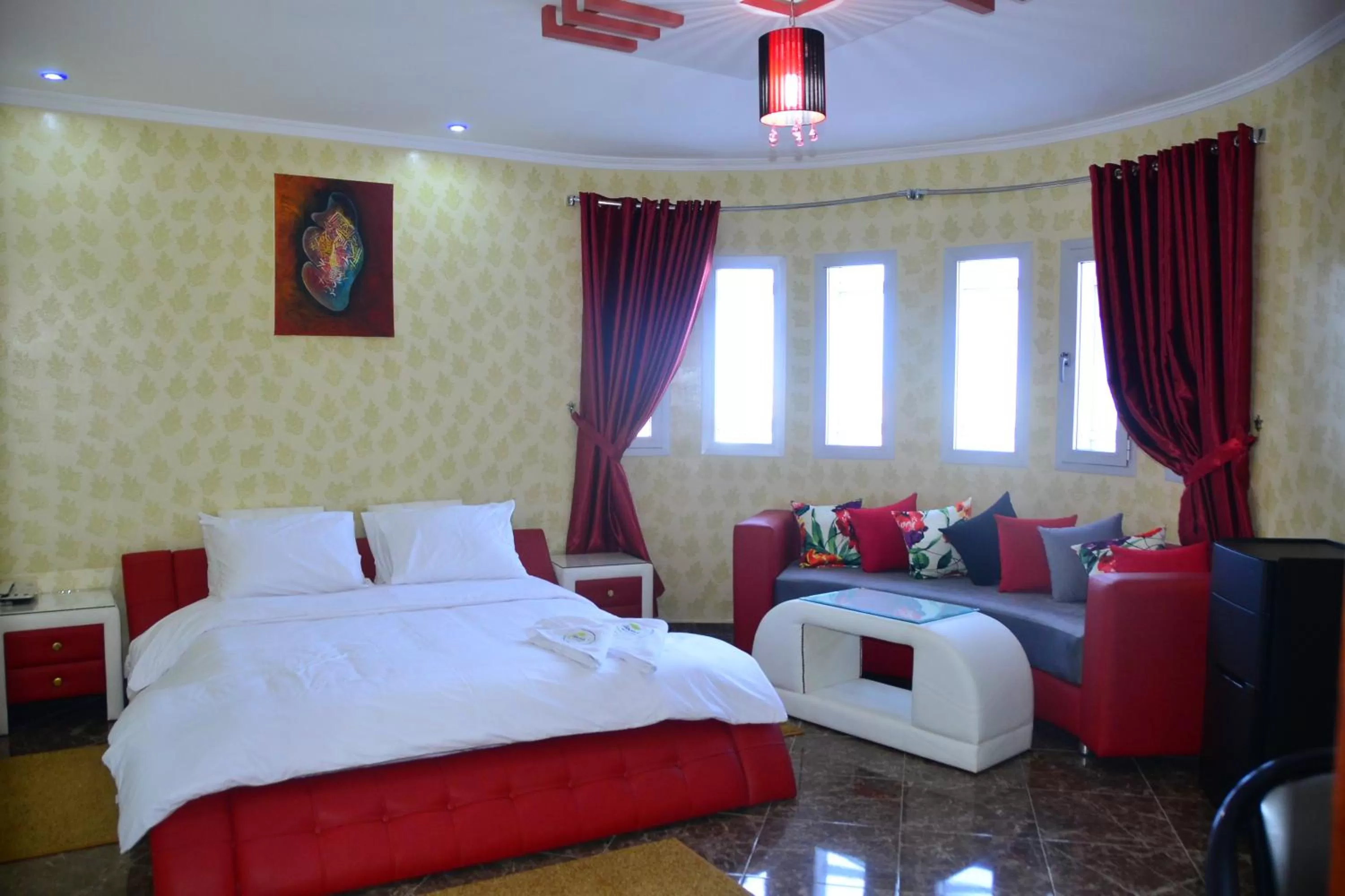 Bed in Hôtel Hadaik Ain Asserdoune