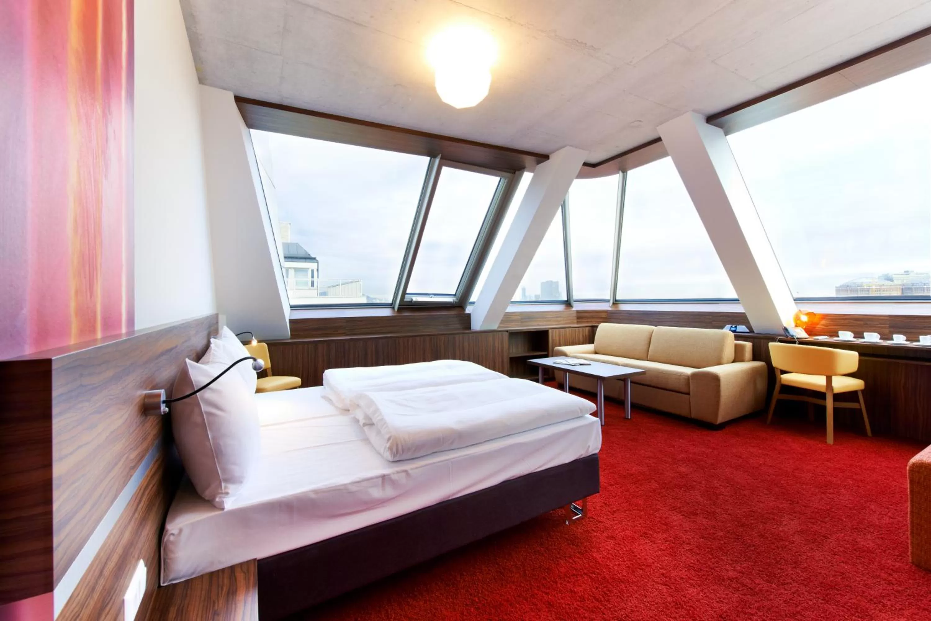 Bed in Simm's Hotel - cityhotel next to Metro U3