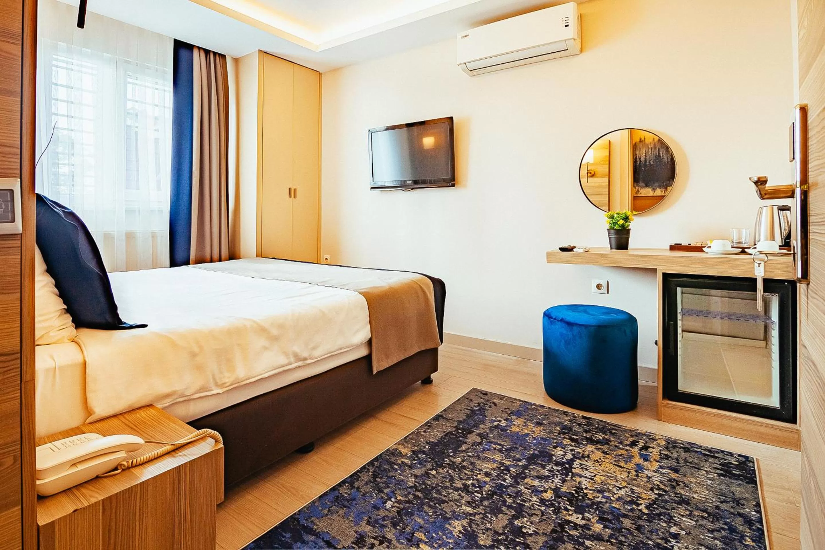 Bedroom, Bed in The Milltown Hotel