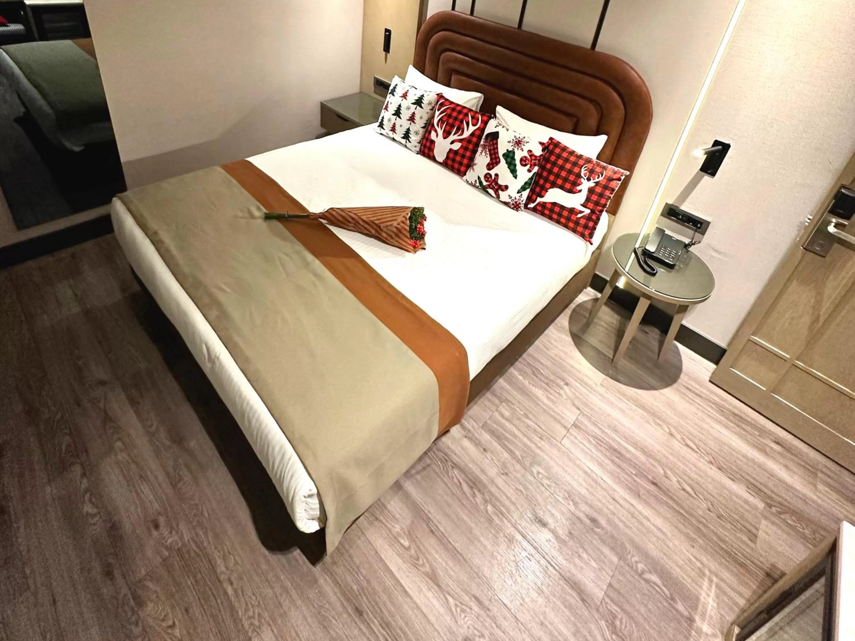 Photo of the whole room, Bed in Edition Old City Hotel